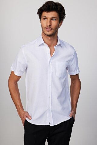 TUDORS Klasik Fit Kısa Kol Kravatlık Armürlü Tek Cep Düz Beyaz Erkek Gömlek