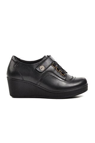 Ayakmod 25821-1 Siyah Deri Kadın Dolgu Topuk Klasik Ayakkabı