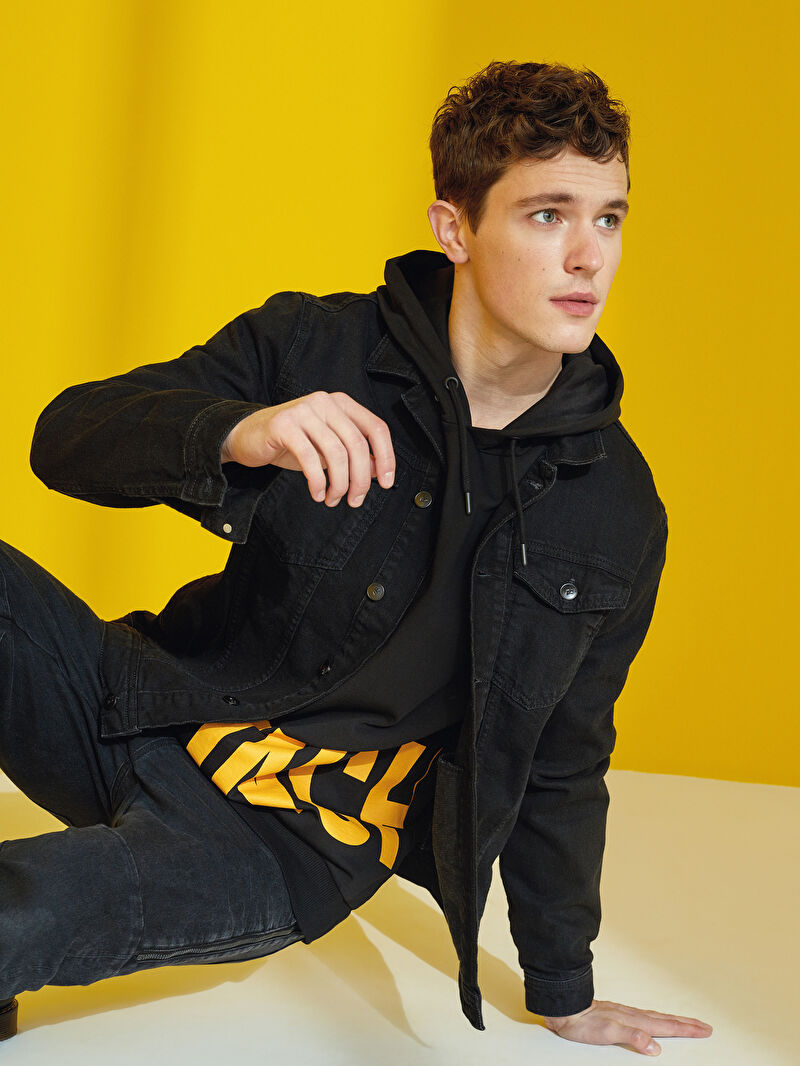 siyah lcw casual kapusonlu uzun kollu baskili erkek sweatshirt lc waikiki