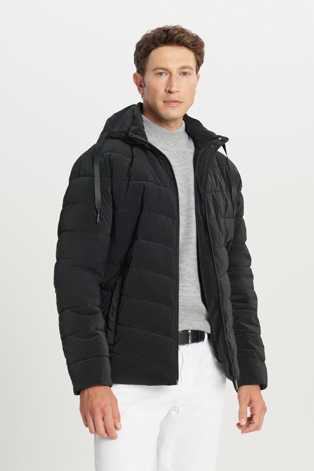 AC&Co / Altınyıldız Classics Erkek Siyah Standart Fit Normal Kesim Kapüşonlu Yan Cepli Şişme Mont