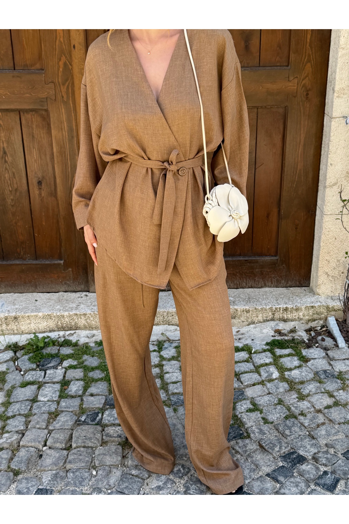 Laluvia Sütlü Kahve Tek Düğmeli Kuşaklı Kimono Takım - 007 görsel 2