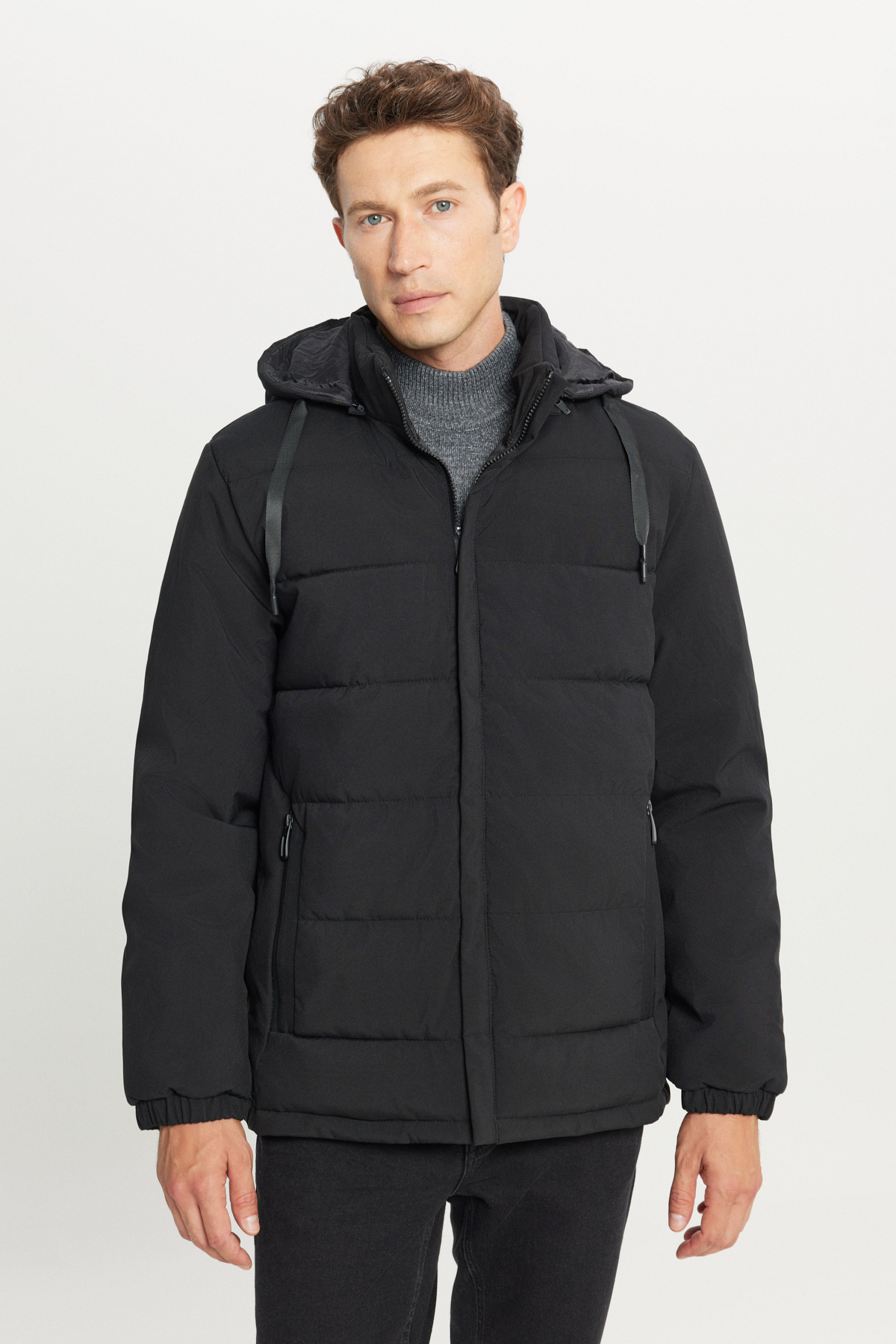 AC&Co / Altınyıldız Classics Erkek Siyah Standart Fit Normal Kesim Kapüşonlu Yan Cepli Casual Şişme Mont