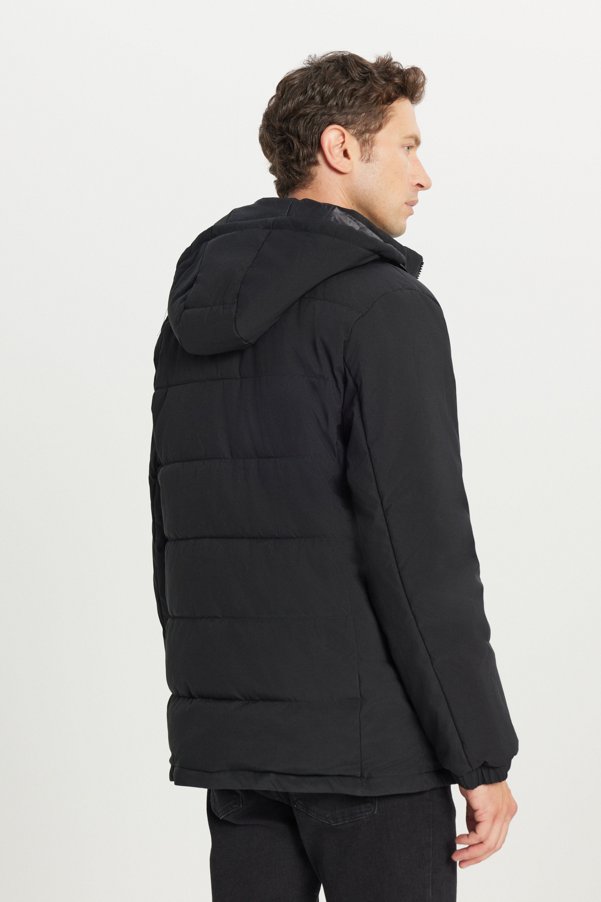 AC&Co / Altınyıldız Classics Erkek Siyah Standart Fit Normal Kesim Kapüşonlu Yan Cepli Casual Şişme Mont görsel 5
