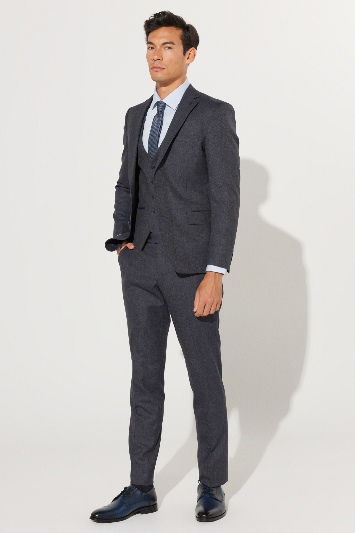 Altınyıldız Classics Erkek Lacivert-Gri Slim Fit Dar Kesim Mono Yaka Desenli Yünlü Yelekli Takım Elbise görsel 5
