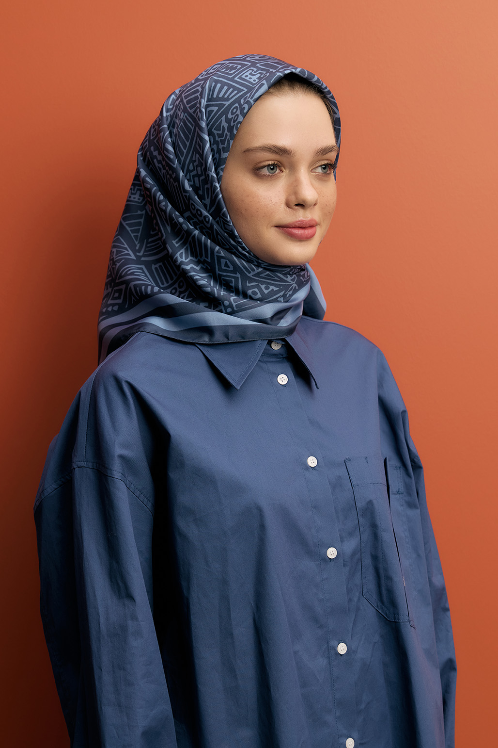 QEF Twill İpek Eşarp Tina İndigo görsel 4