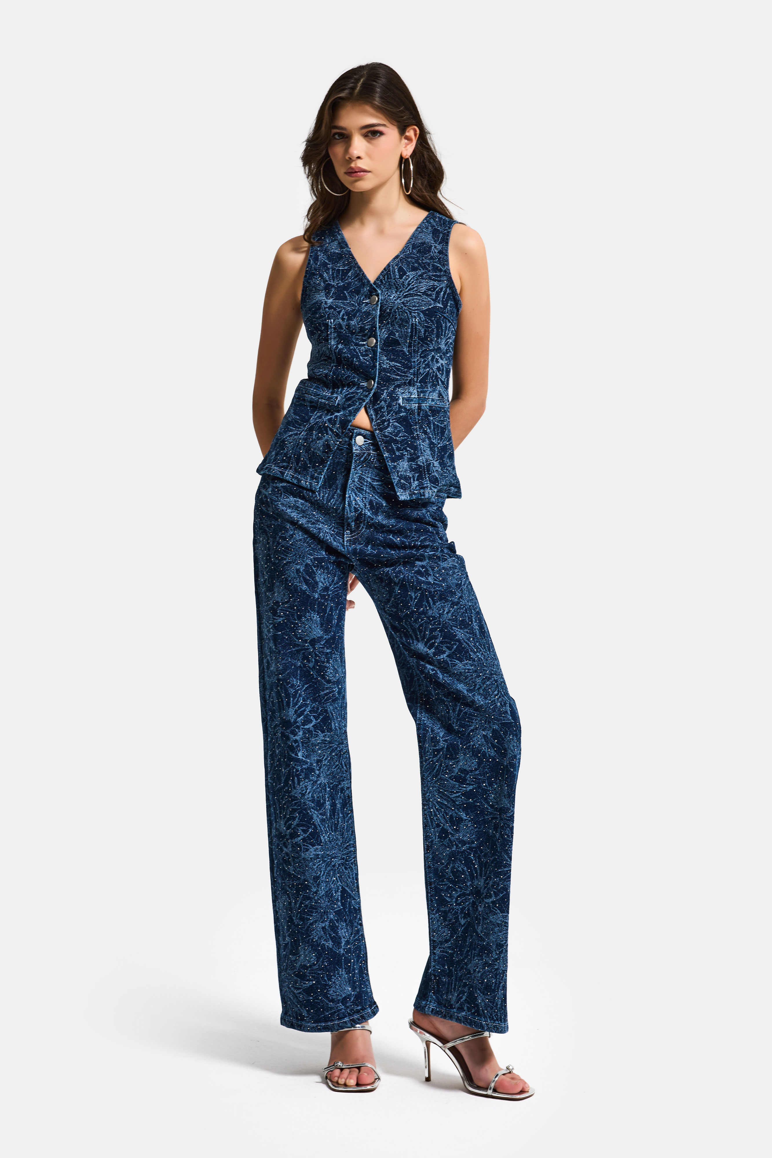 It's Basic Kadın Mavi 1s6-7 Önü Düğmeli Çiçek Desenli Parlak Taşlı Tasarım Denim Yelek görsel 2