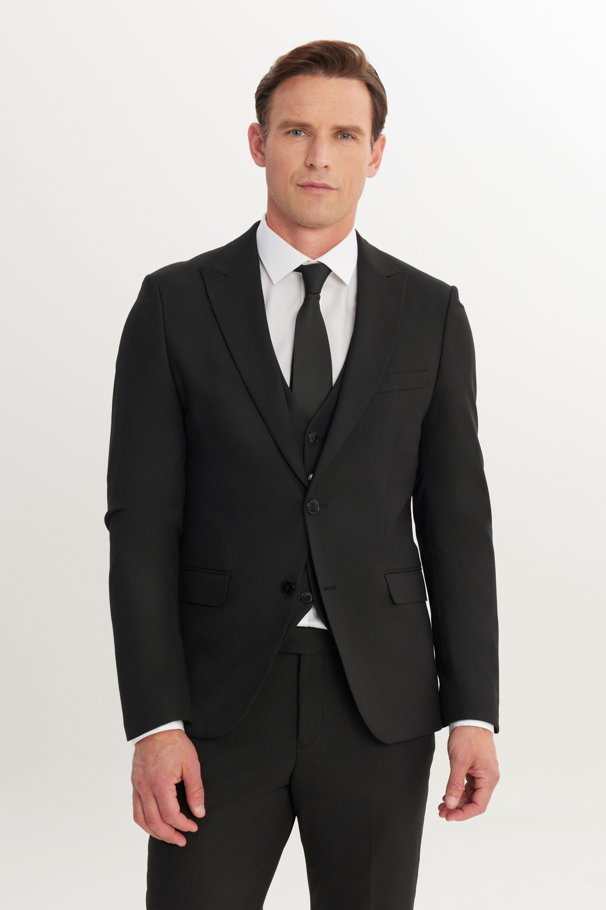 AC&Co / Altınyıldız Classics Erkek Siyah Slim Fit Dar Kesim Kırlangıç Yaka Kapak Cepli Yelekli Takım Elbise