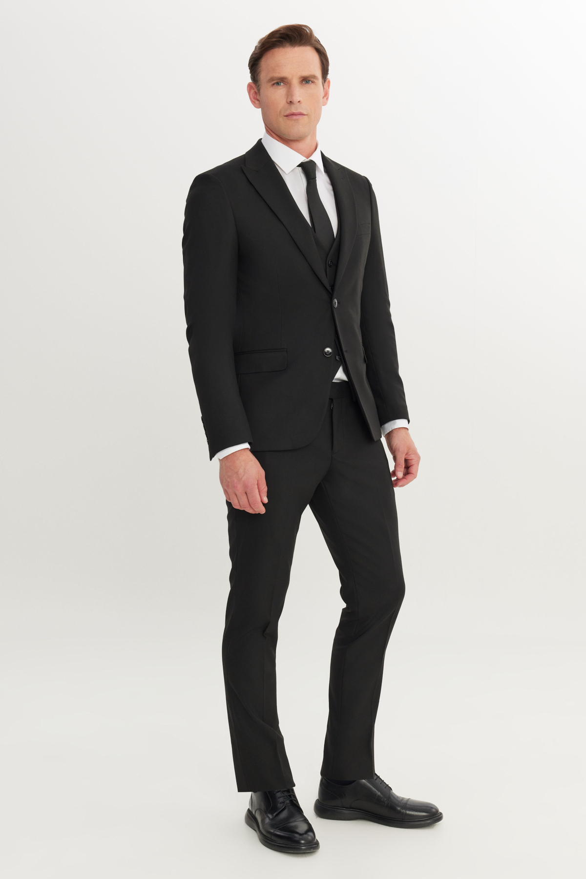 AC&Co / Altınyıldız Classics Erkek Siyah Slim Fit Dar Kesim Kırlangıç Yaka Kapak Cepli Yelekli Takım Elbise görsel 2