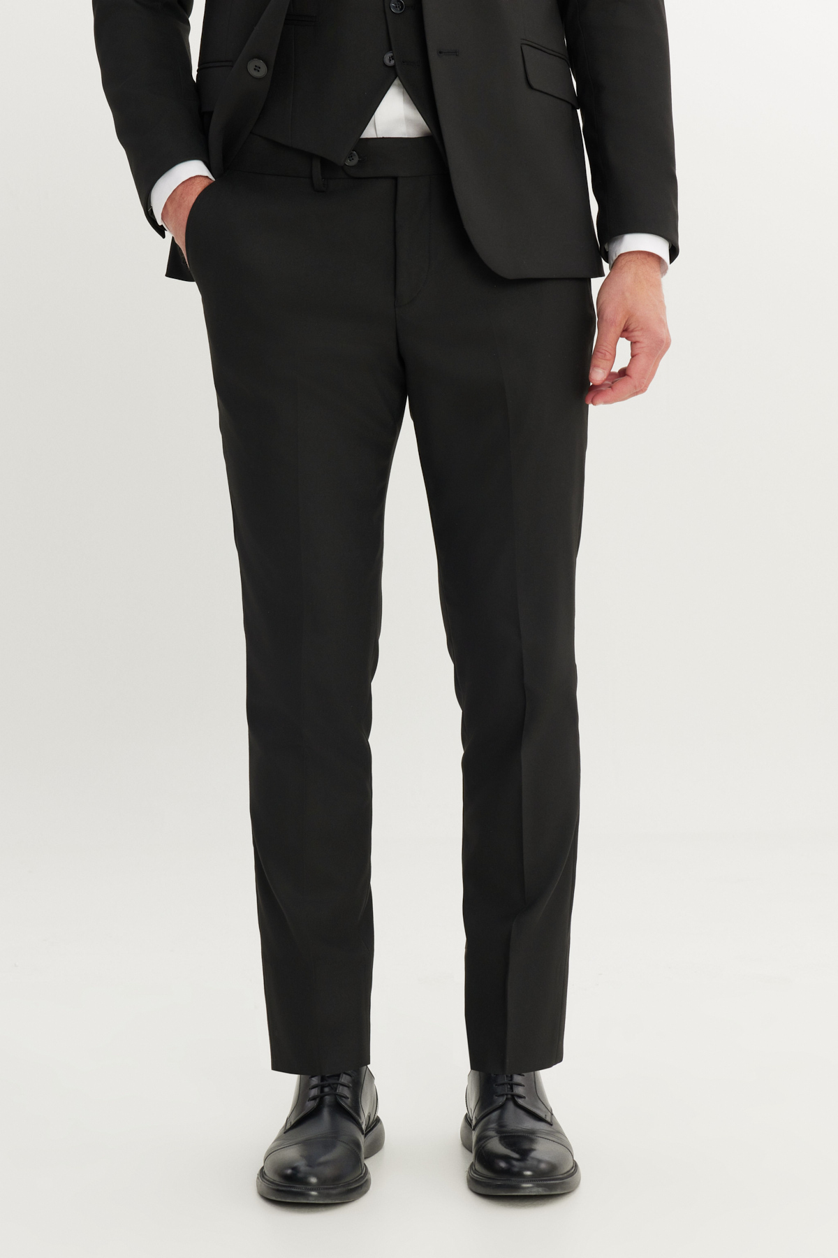 AC&Co / Altınyıldız Classics Erkek Siyah Slim Fit Dar Kesim Kırlangıç Yaka Kapak Cepli Yelekli Takım Elbise görsel 6