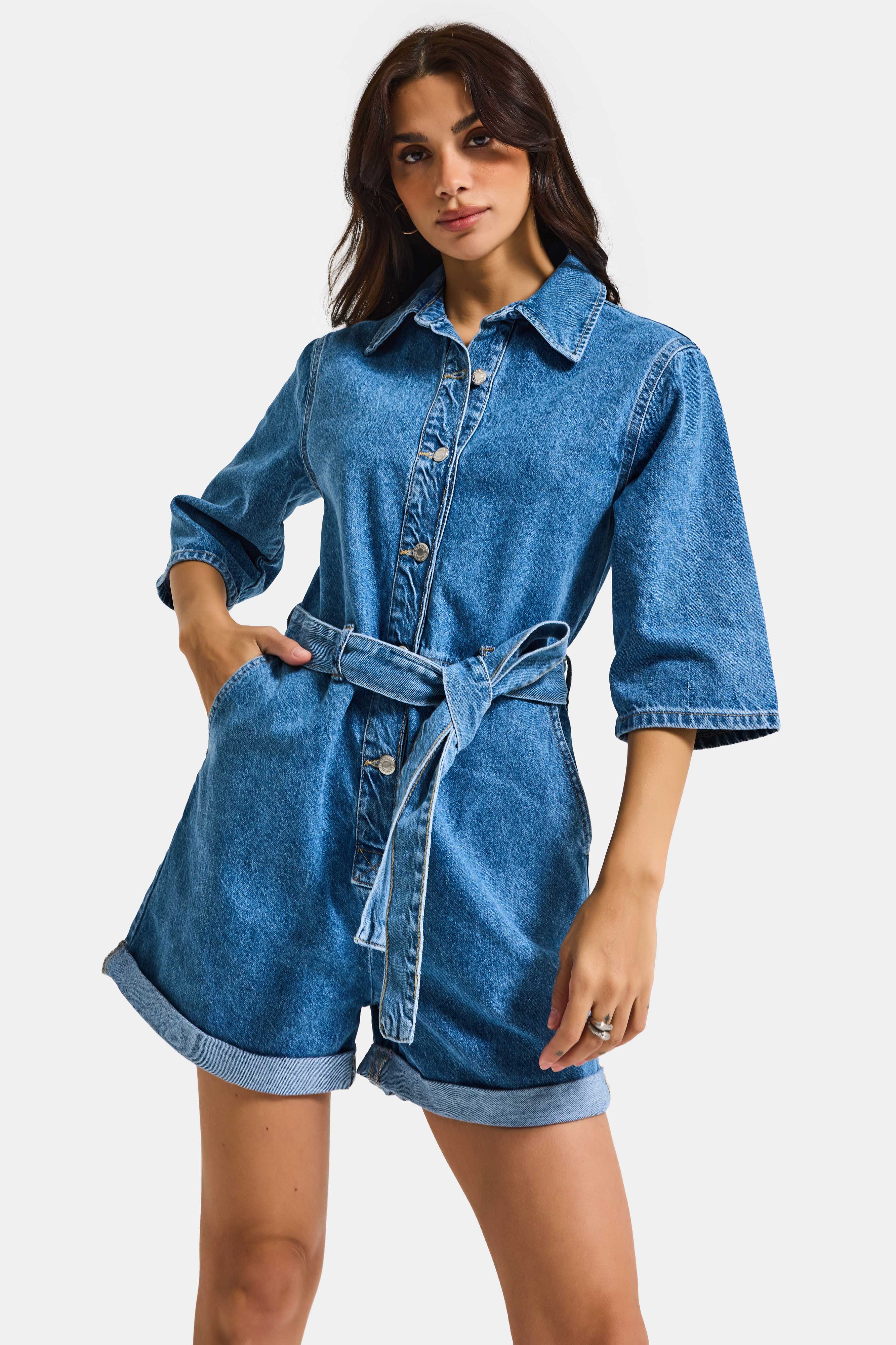 It's Basic Kadın Mavi 1s6-4 Straight Kemer ve Düğme Detaylı Denim Tulum Şort görsel 4