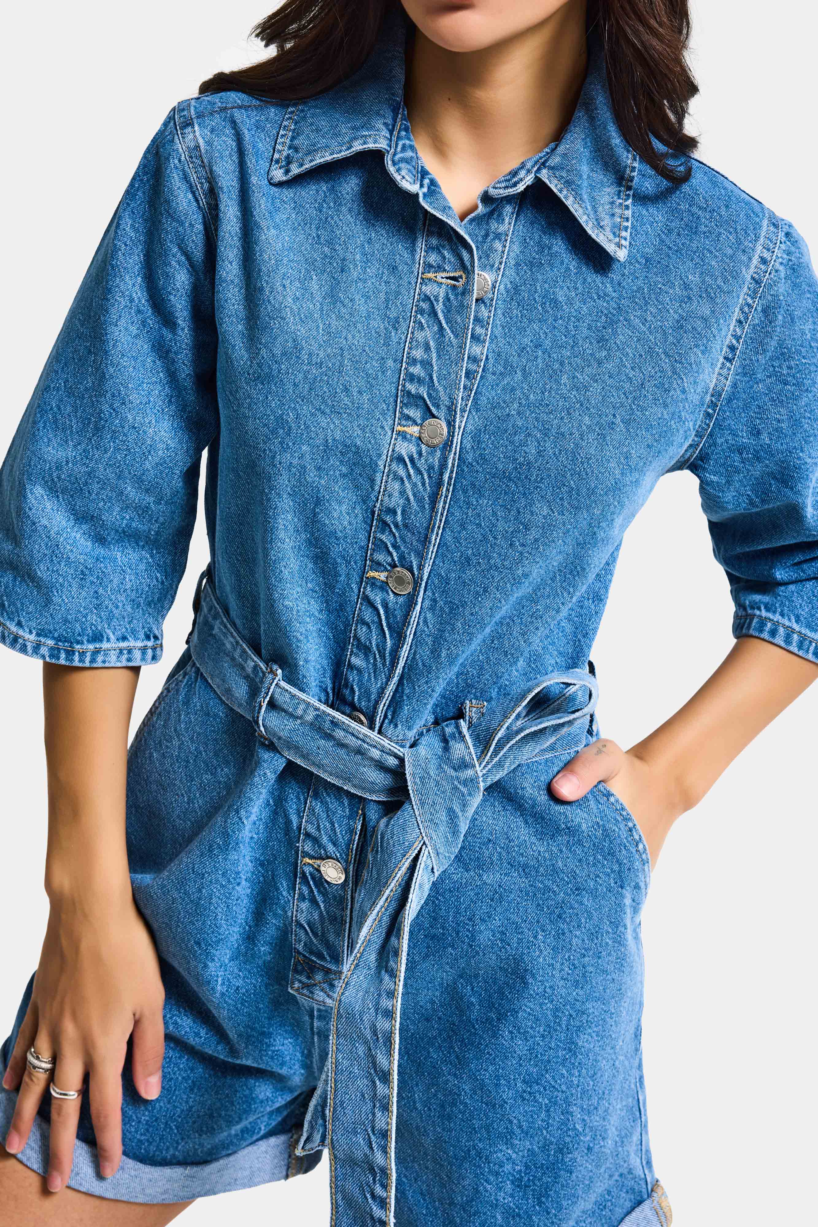 It's Basic Kadın Mavi 1s6-4 Straight Kemer ve Düğme Detaylı Denim Tulum Şort görsel 5