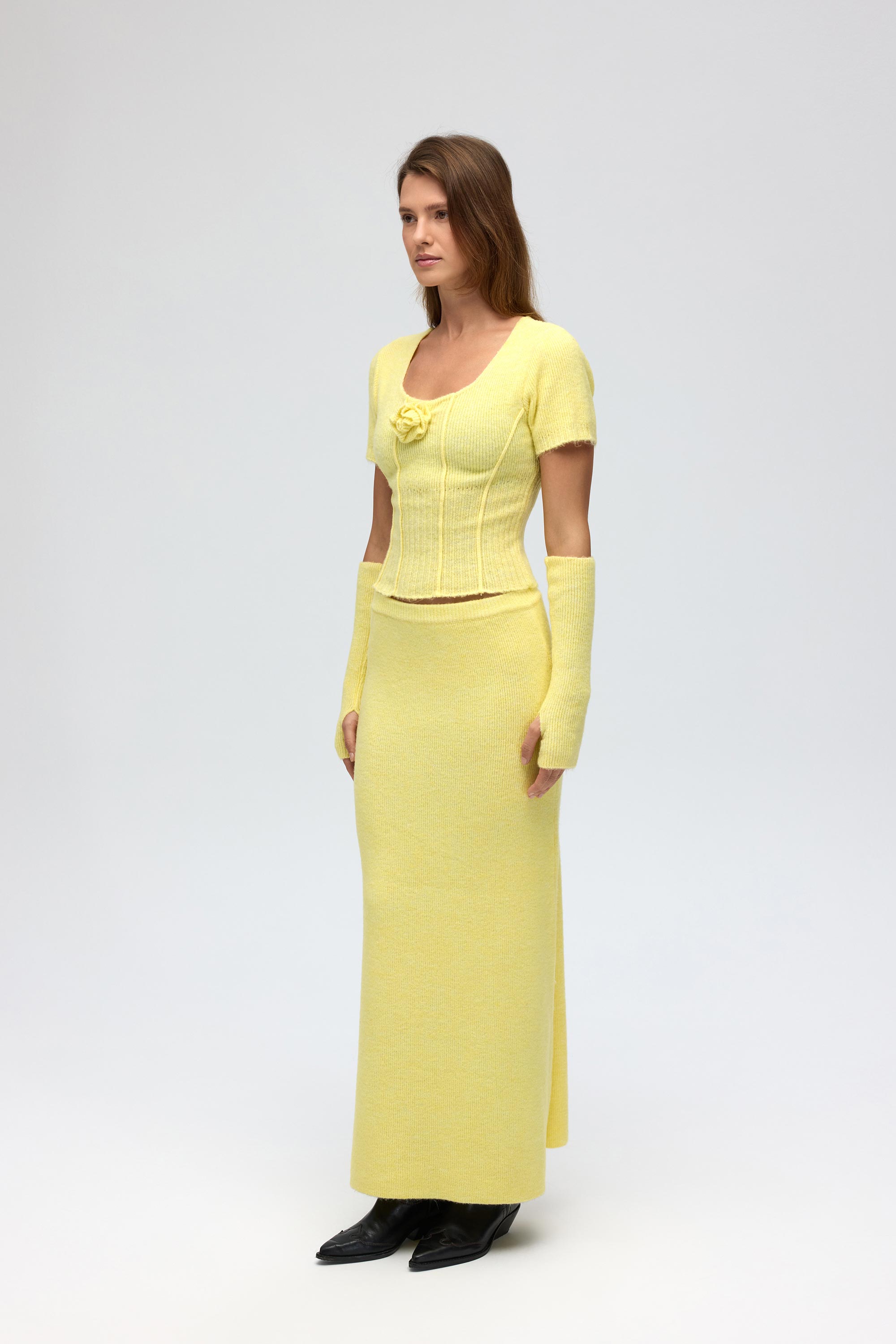 Mai Collection Lumi Gül Detay Sarı Crop Etek Triko Takım görsel 3