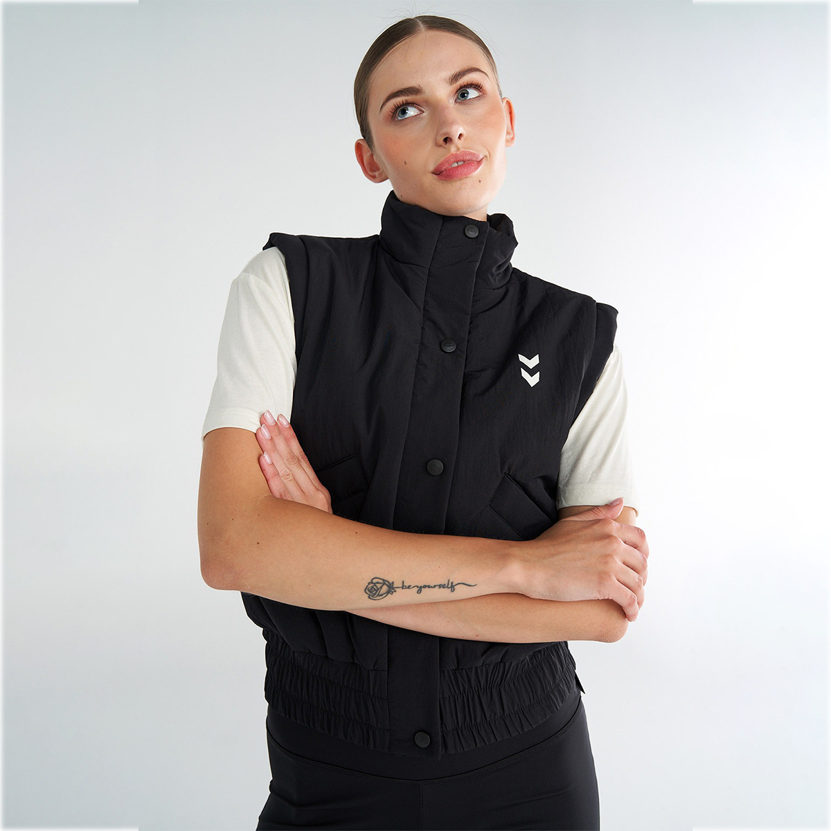 Hummel Care Kadın Siyah Dik Yaka Yelek görsel 3
