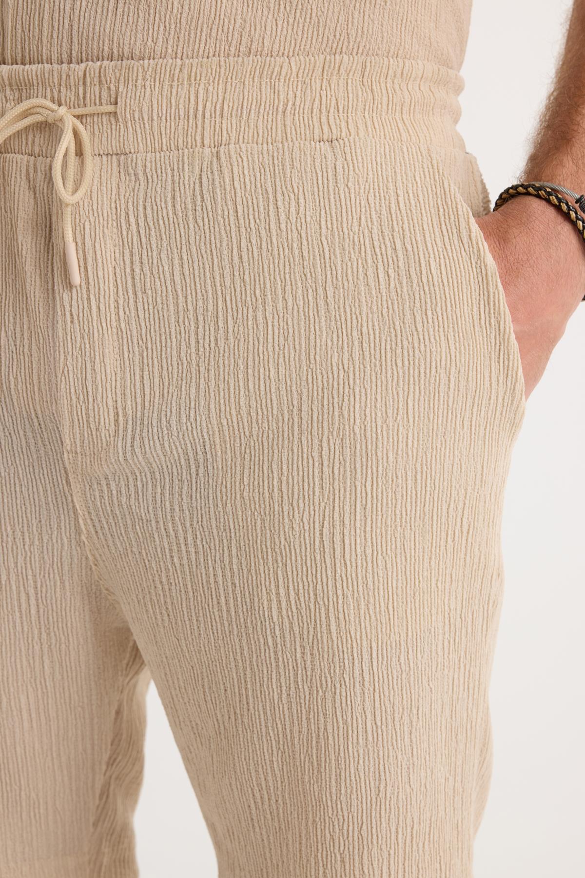 TUDORS Erkek Slim Fit Dar Kesim Apaş Yaka Beli Bağcıklı Bej Gömlek Şort Takım görsel 3