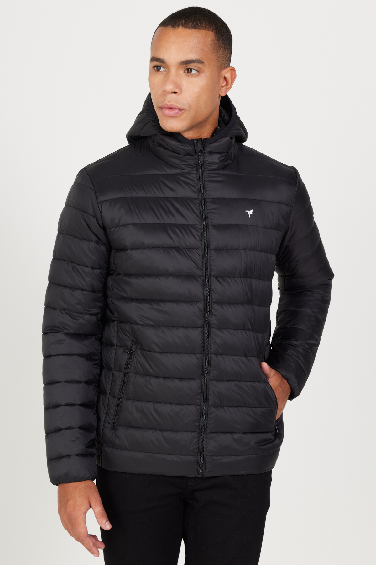 AC&Co / Altınyıldız Classics Erkek Siyah Standart Fit Normal Kesim Kapüşonlu Şişme Mont
