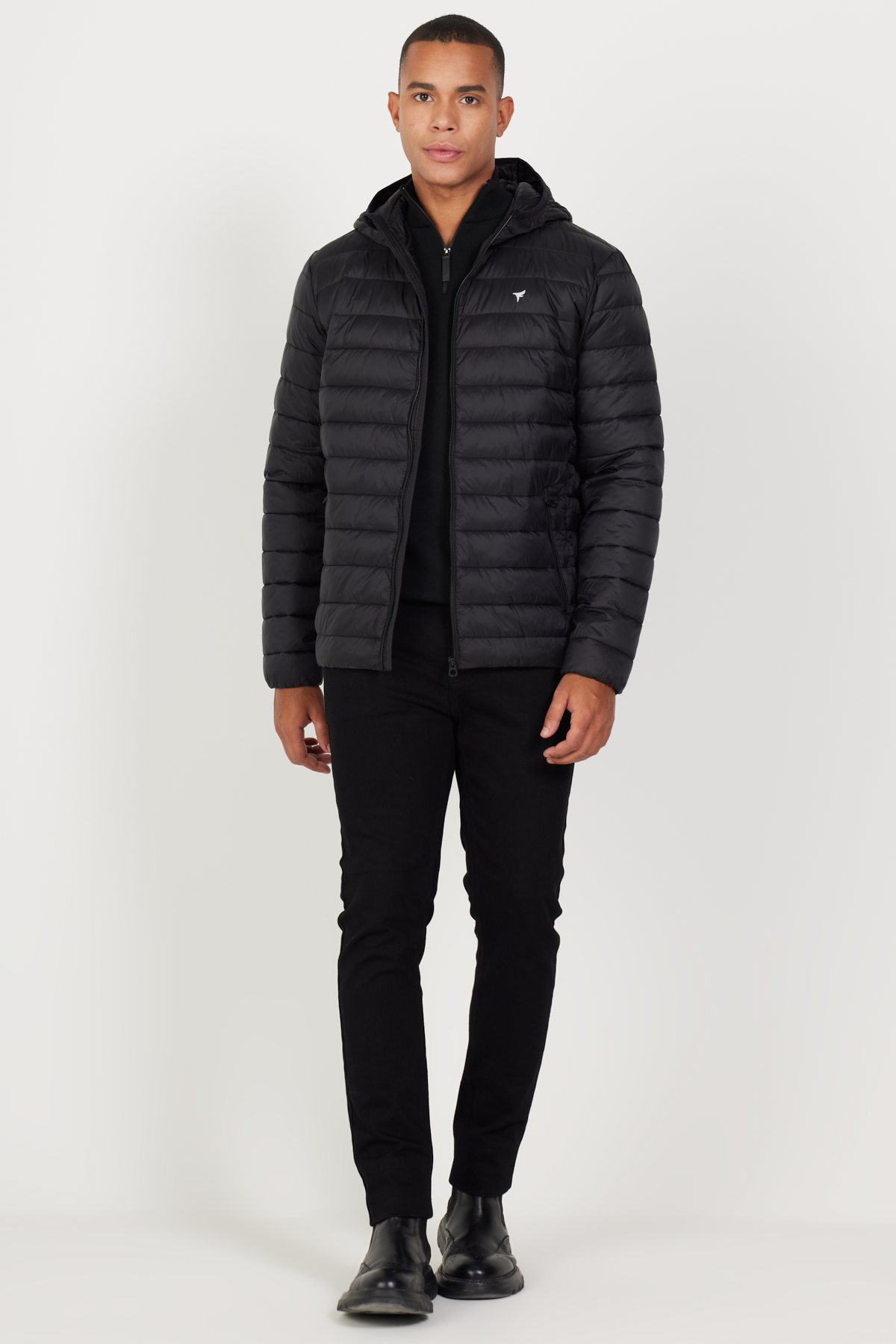 AC&Co / Altınyıldız Classics Erkek Siyah Standart Fit Normal Kesim Kapüşonlu Şişme Mont görsel 4