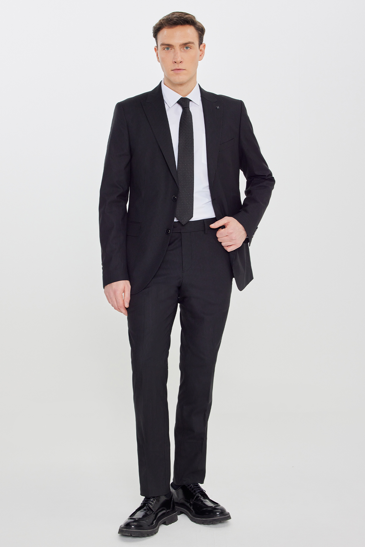 Altınyıldız Classics Erkek Siyah Slim Fit Kırlangıç Yaka Çizgili Esnek Takım Elbise