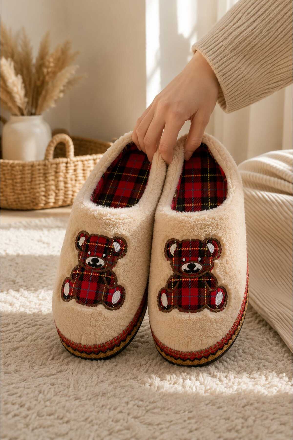 Slipcat Unisex, Ekose Desenli, Ayı Figürlü, Yumuşak, Pelüş Kışlık Ev Terliği