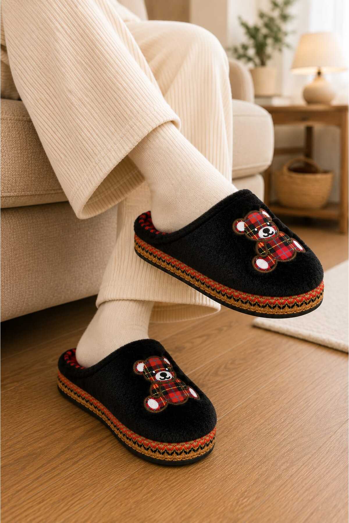 Slipcat Unisex, Ekose Desenli, Ayı Figürlü, Yumuşak, Pelüş Kışlık Ev Terliği görsel 3
