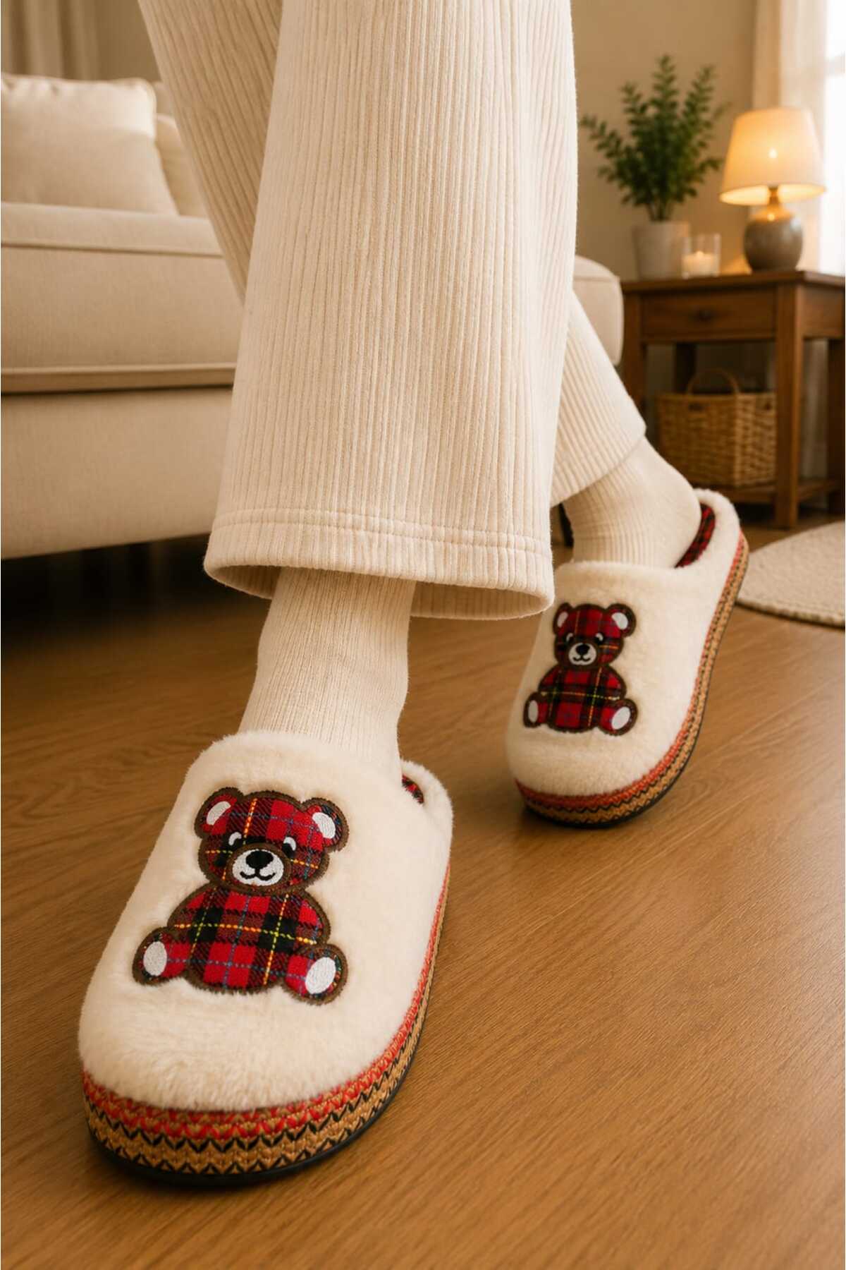 Slipcat Unisex, Ekose Desenli, Ayı Figürlü, Yumuşak, Pelüş Kışlık Ev Terliği görsel 5