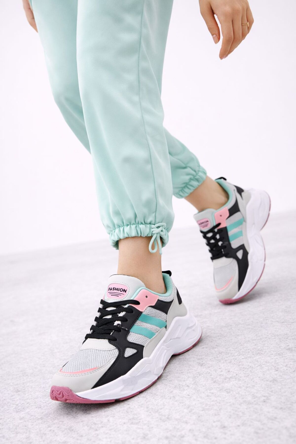Slipcat Unısex Kalın Tabanlı Bağcıklı Rahat Sneaker Spor Ayakkabı –Nefes Alabilen Yapı, Trend Model görsel 3
