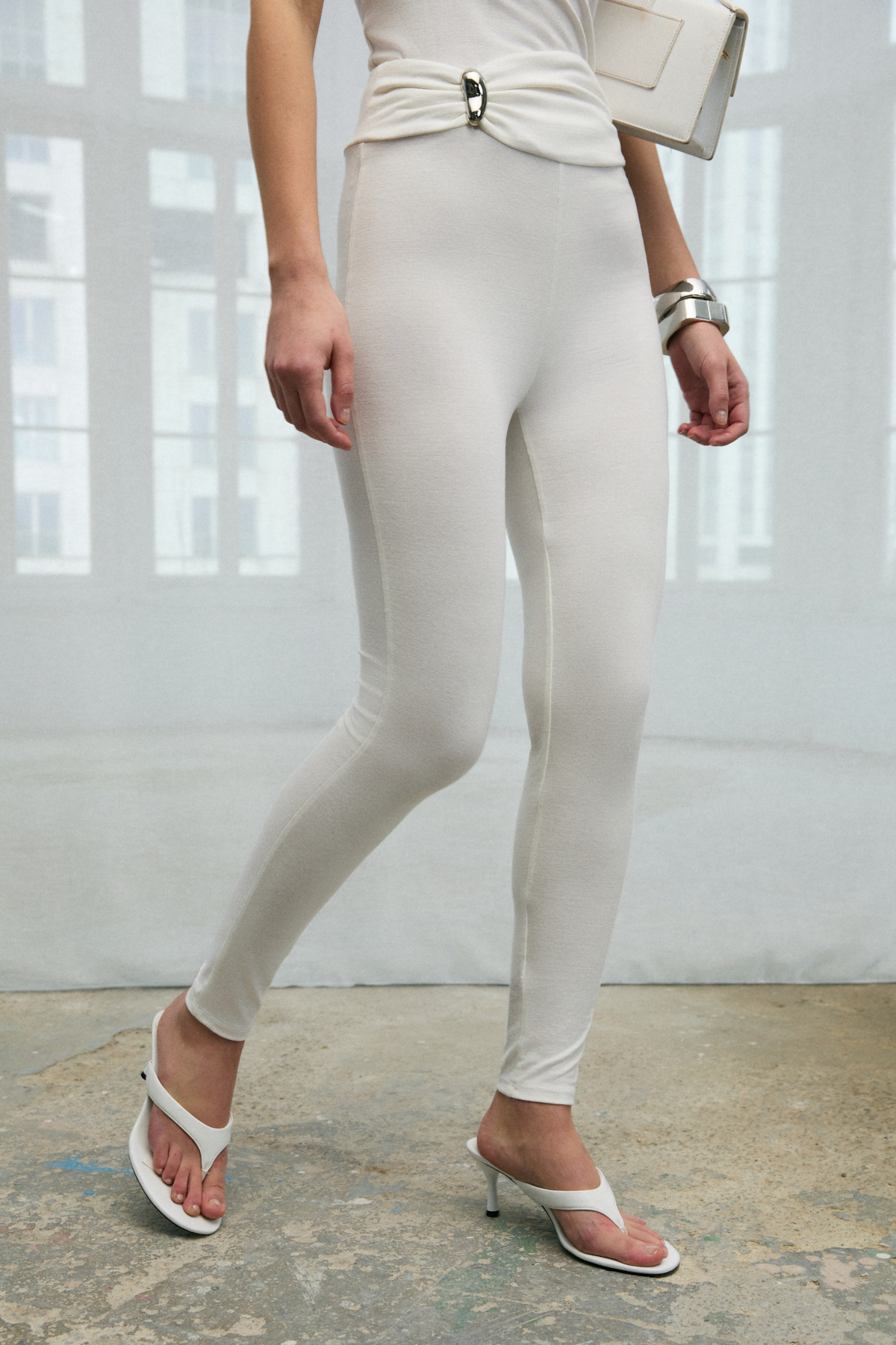 GRIMELANGE SISILY Kadın Yumuşak Ve Esnek Kumaşlı Toka Detaylı Slim Fit EKRU Tayt görsel 4