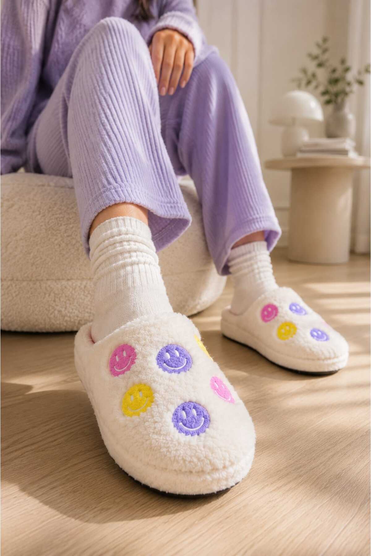 Slipcat Kadın, Renkli, Smiley Desenli, Kaymaz Taban, Yumuşak, Pelüş Ev Terliği görsel 2
