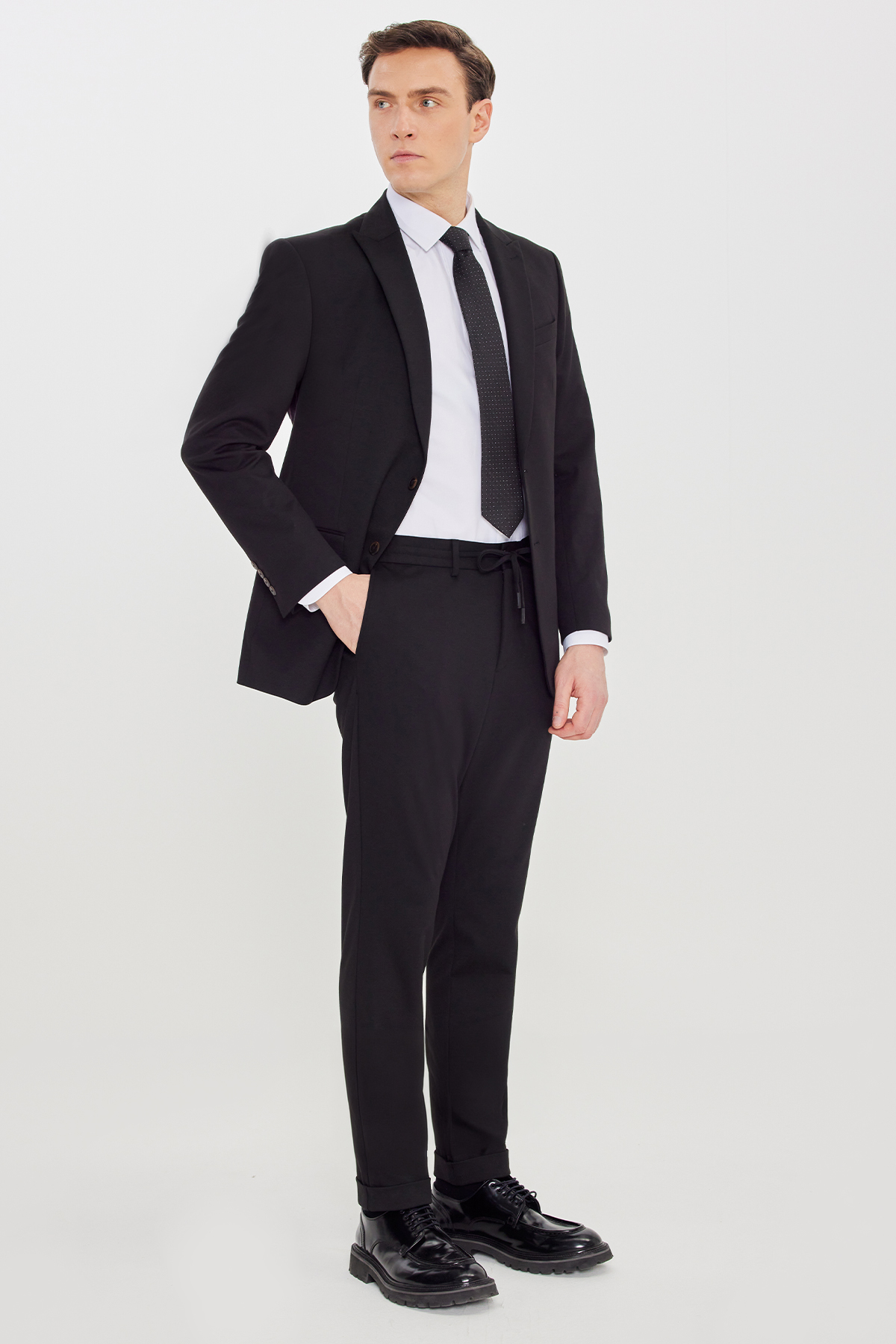 Altınyıldız Classics Erkek Siyah Slim Fit Kırlangıç Yaka Beli Bağlamalı Yan Cepli Takım Elbise
