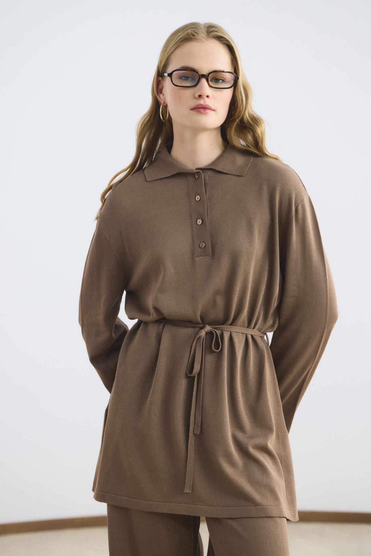Kadriye Baştürk Polo Yaka İnce Triko Tunik Pantolon Takım Toprak görsel 2
