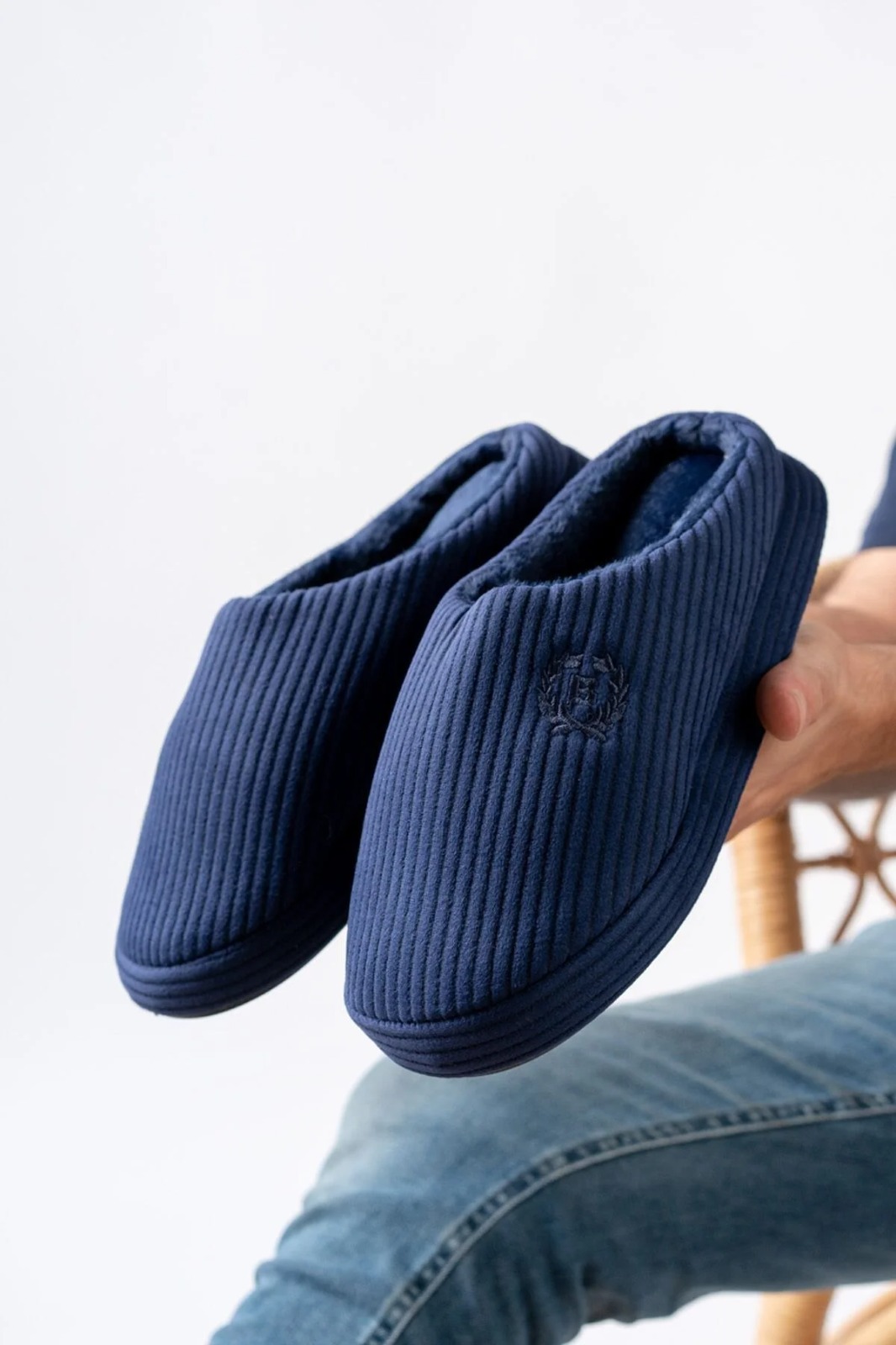 Slipcat Unisex Nakışlı Kadife Ev Terliği