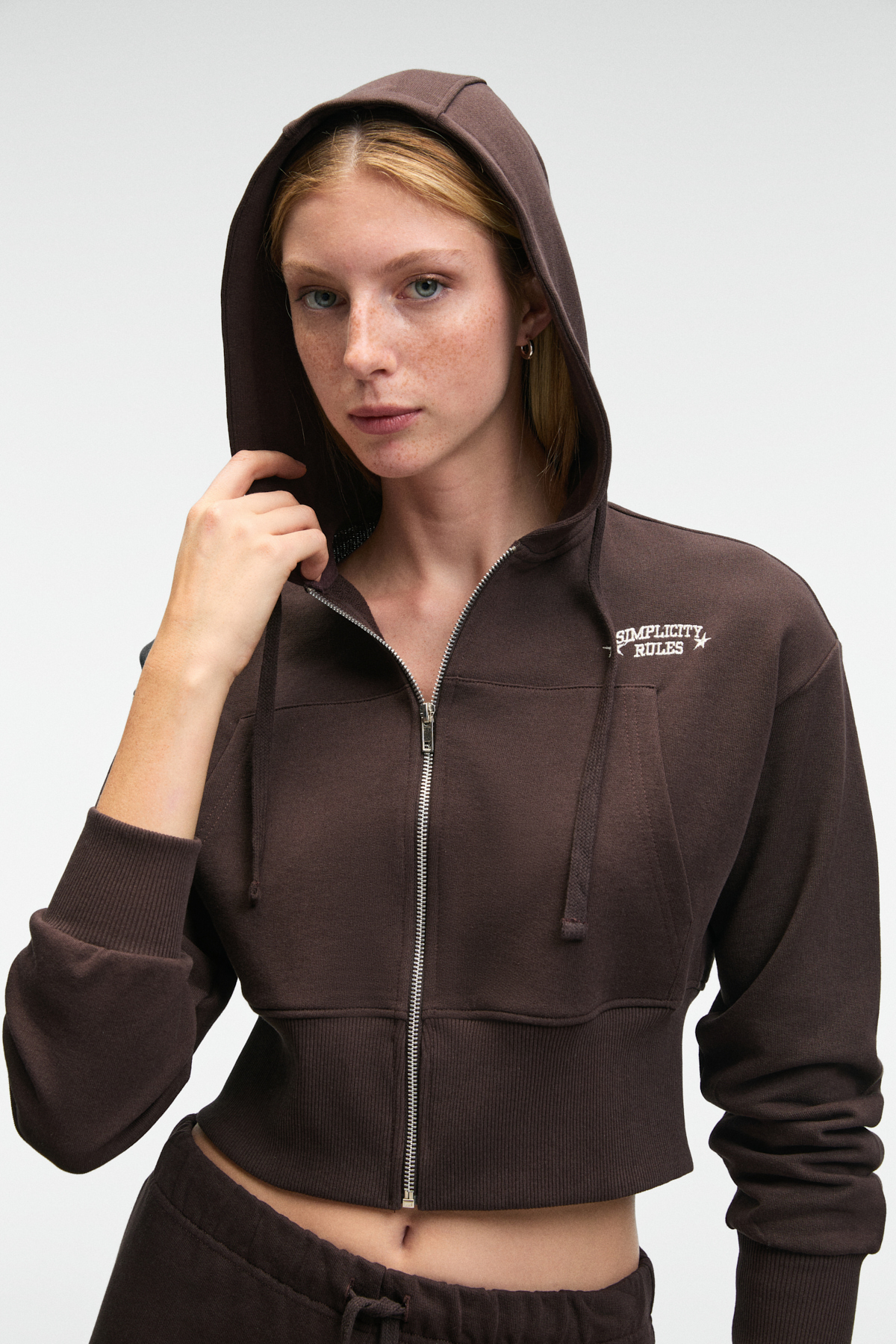 GRIMELANGE ELARA Kadın Metal Fermuarlı Nakışlı Kapüşonlu Crop KOYU KAHVERENGİ Sweatshirt