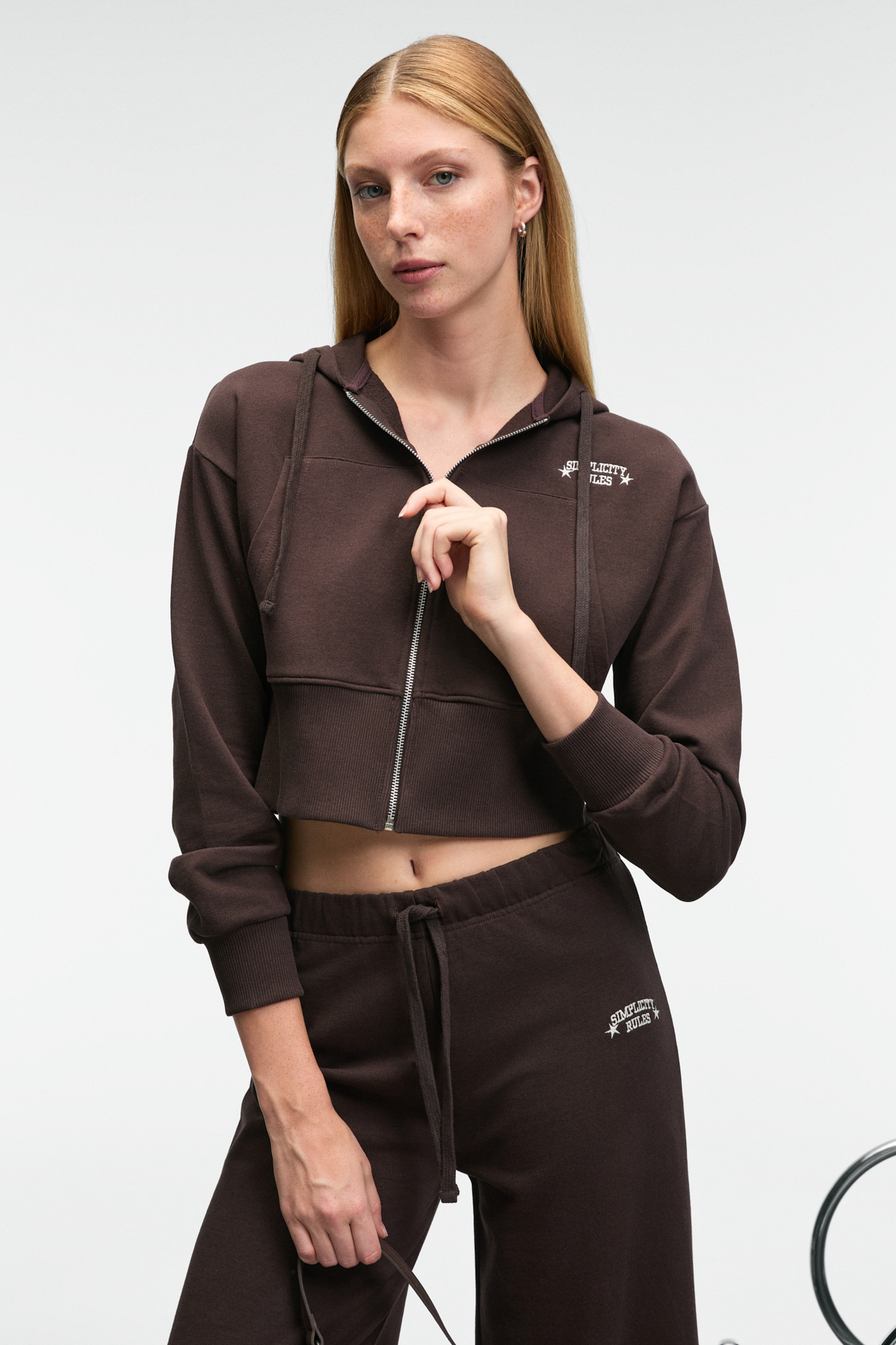 GRIMELANGE ELARA Kadın Metal Fermuarlı Nakışlı Kapüşonlu Crop KOYU KAHVERENGİ Sweatshirt görsel 2