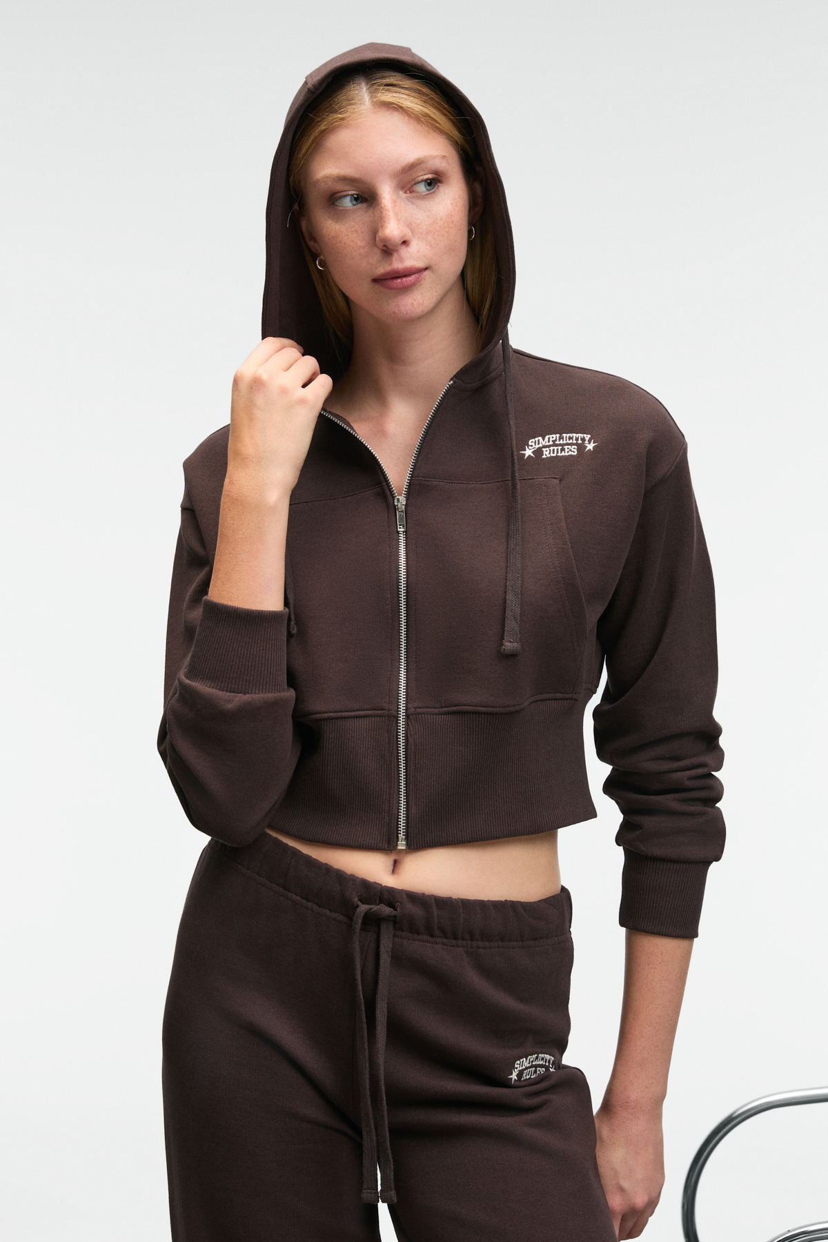 GRIMELANGE ELARA Kadın Metal Fermuarlı Nakışlı Kapüşonlu Crop KOYU KAHVERENGİ Sweatshirt görsel 4