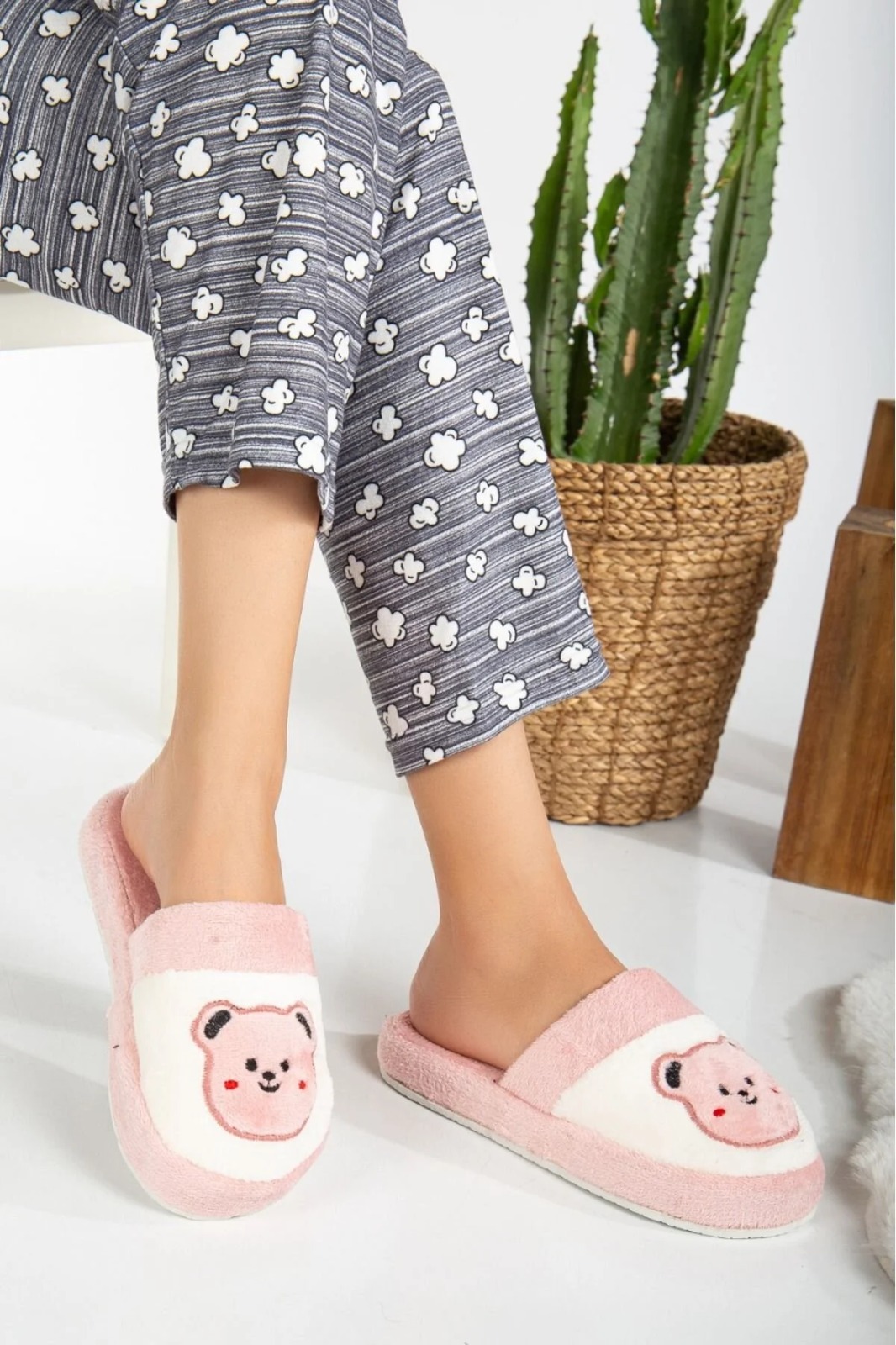 Slipcat Unisex Nakışlı Kadife Ev Terliği görsel 4