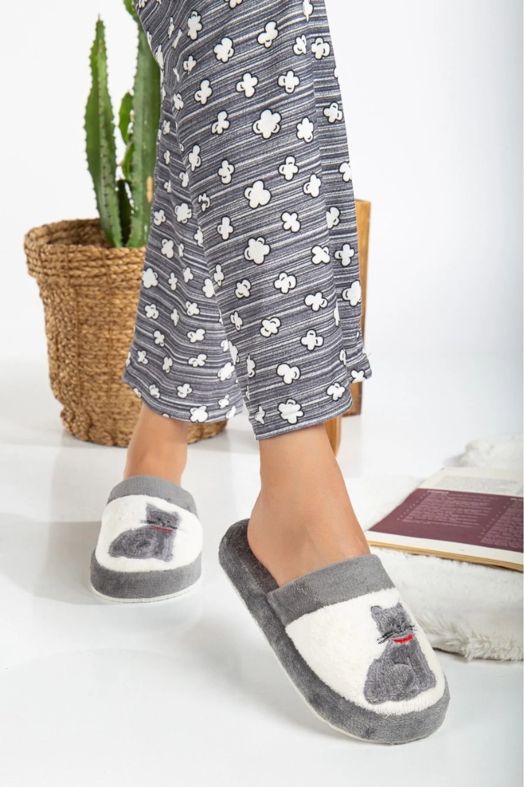 Slipcat Unisex Nakışlı Kadife Ev Terliği görsel 5