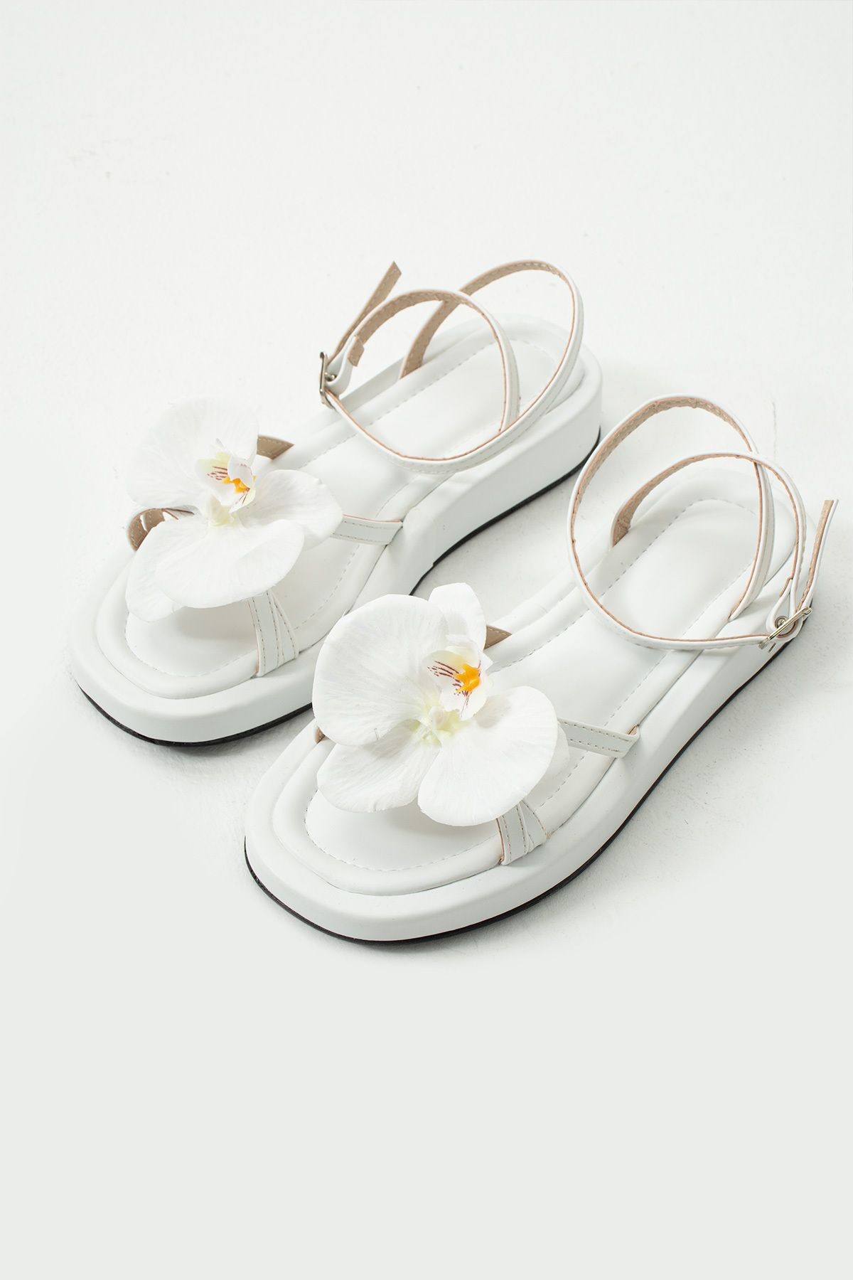 DUXAL SHOES Daisy Bej Çiçek Detaylı Kadın Sandalet