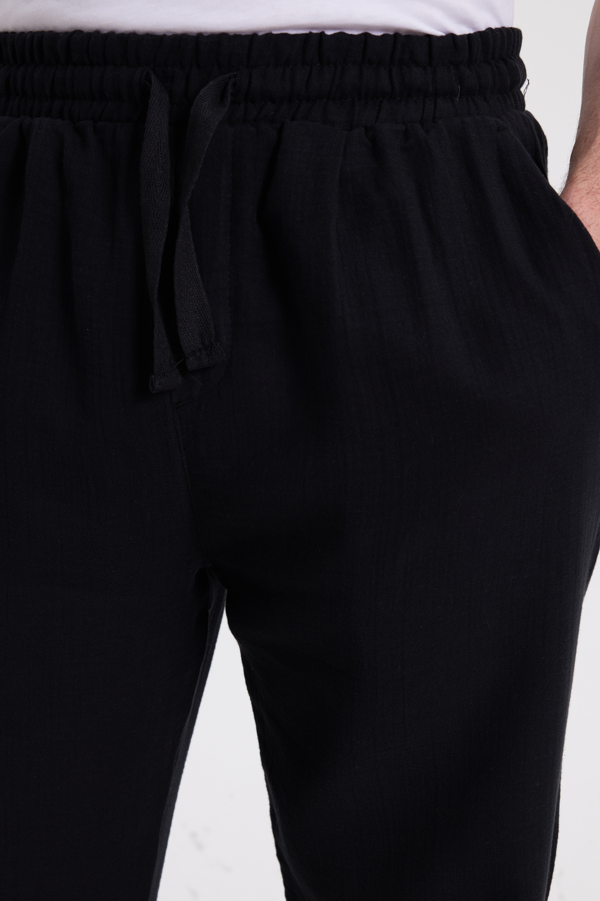 TUDORS Erkek Baggy Fit Geniş Kesim %100 Pamuk Beli Lastikli Yandan Cepli Müslin Siyah Düz Pantolon görsel 3