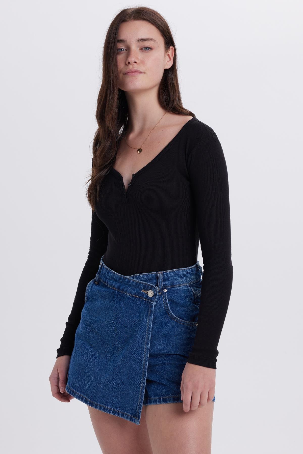 TUDORS Kadın Slim Fit Dar Kesim Pamuklu V Yaka Siyah Bluz görsel 2