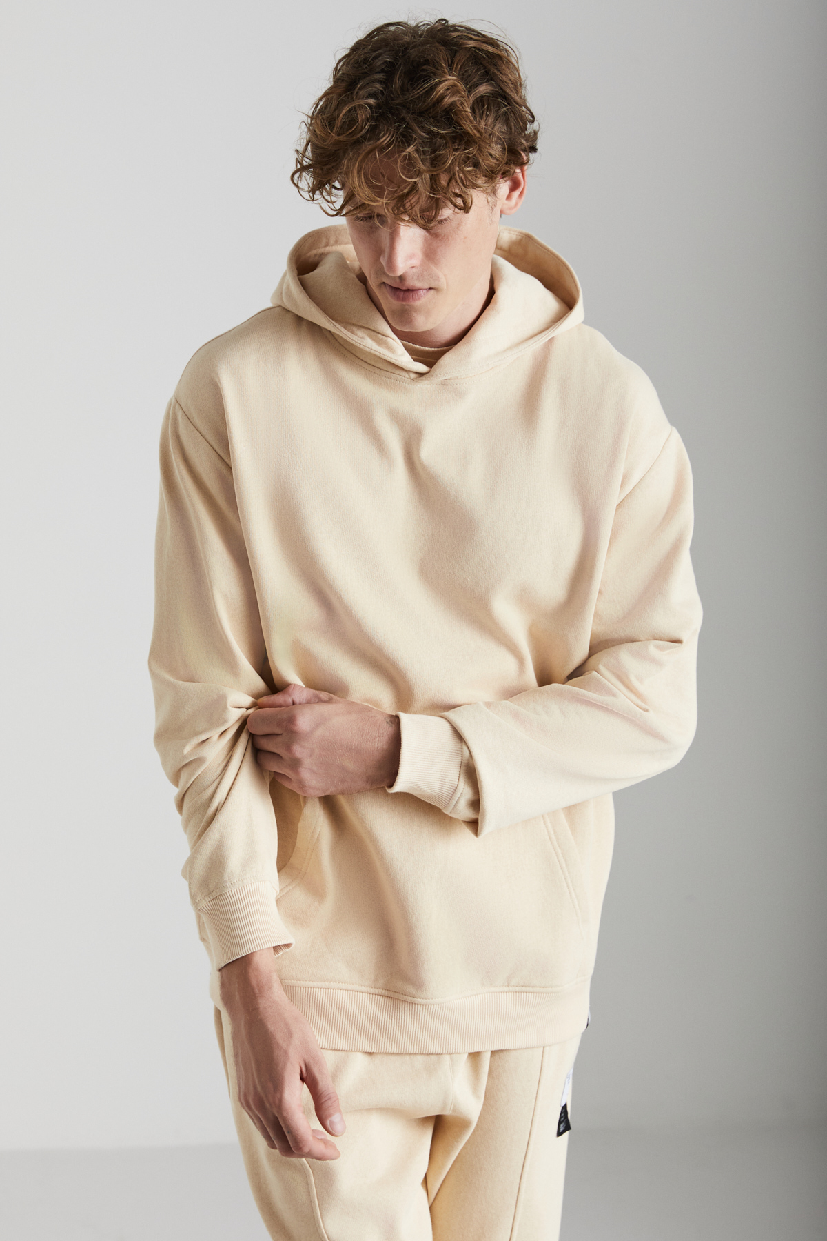 GRIMELANGE Cartmel Erkek Organik Kumaşlı İçi Polarlı Yumuşacık Kanguru Cepli Kapüşonlu BEJ Sweatshirt görsel 3
