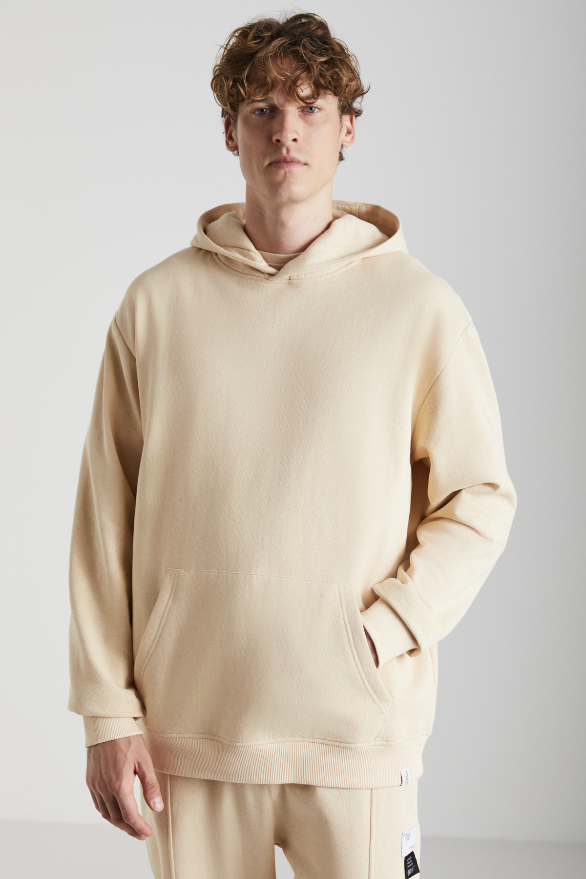 GRIMELANGE Cartmel Erkek Organik Kumaşlı İçi Polarlı Yumuşacık Kanguru Cepli Kapüşonlu BEJ Sweatshirt görsel 4