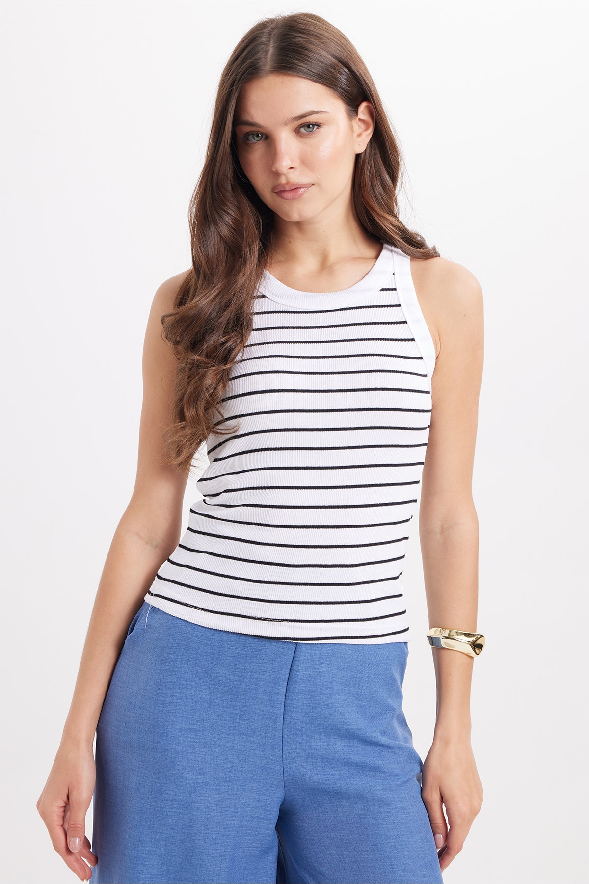 TUDORS Kadın Slim Fit Dar Kesim Pamuklu Askılı Bisiklet Yaka Çizgili Beyaz Crop Atlet görsel 3