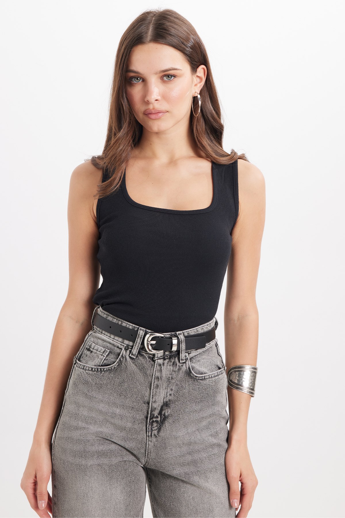 TUDORS Kadın Slim Fit Dar Kesim Askılı Kare Yaka Pamuklu Siyah Crop Atlet
