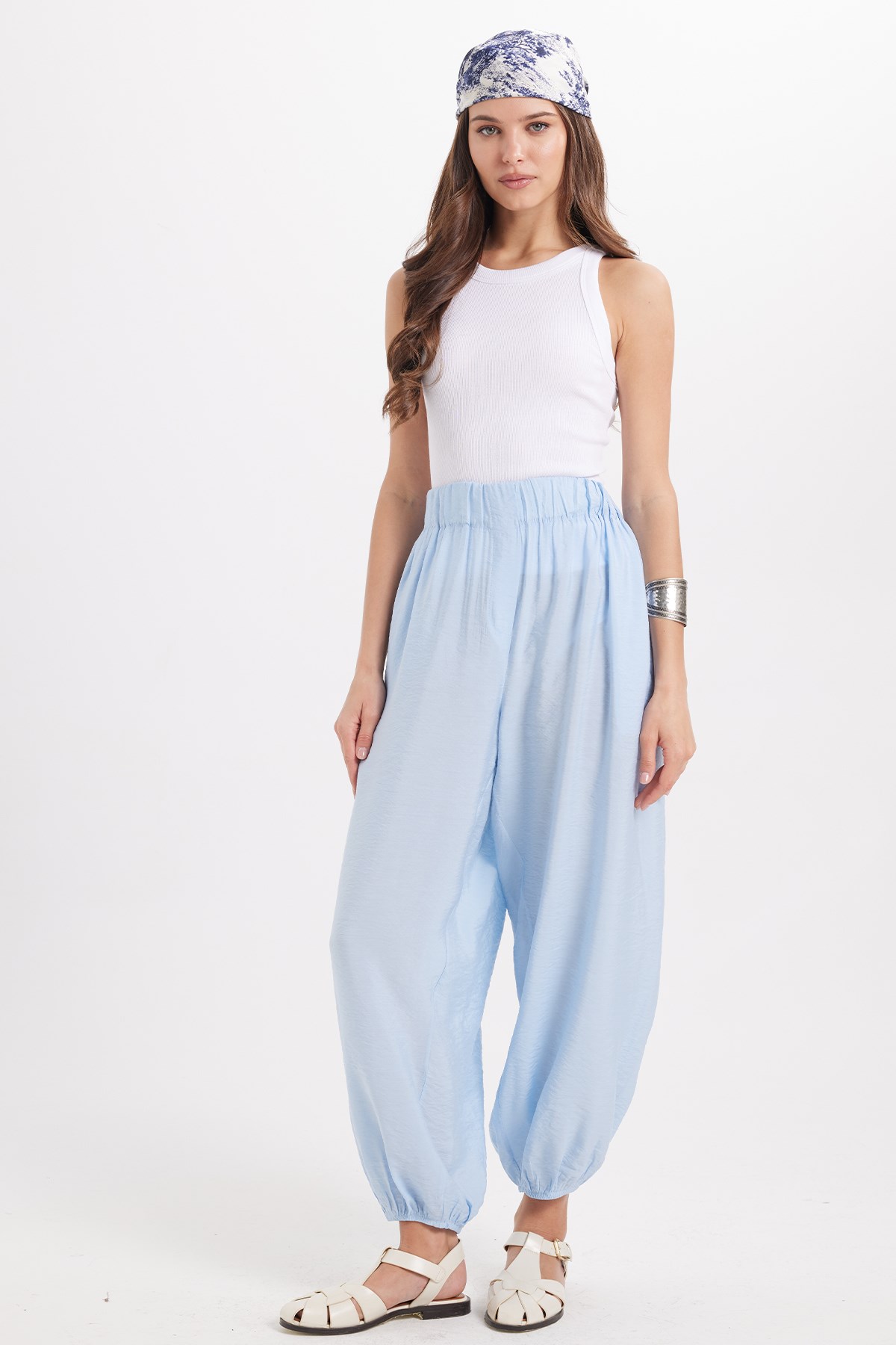 TUDORS Kadın Slim Fit Dar Kesim Pamuklu Askılı Bisiklet Yaka Beyaz Crop Atlet görsel 2