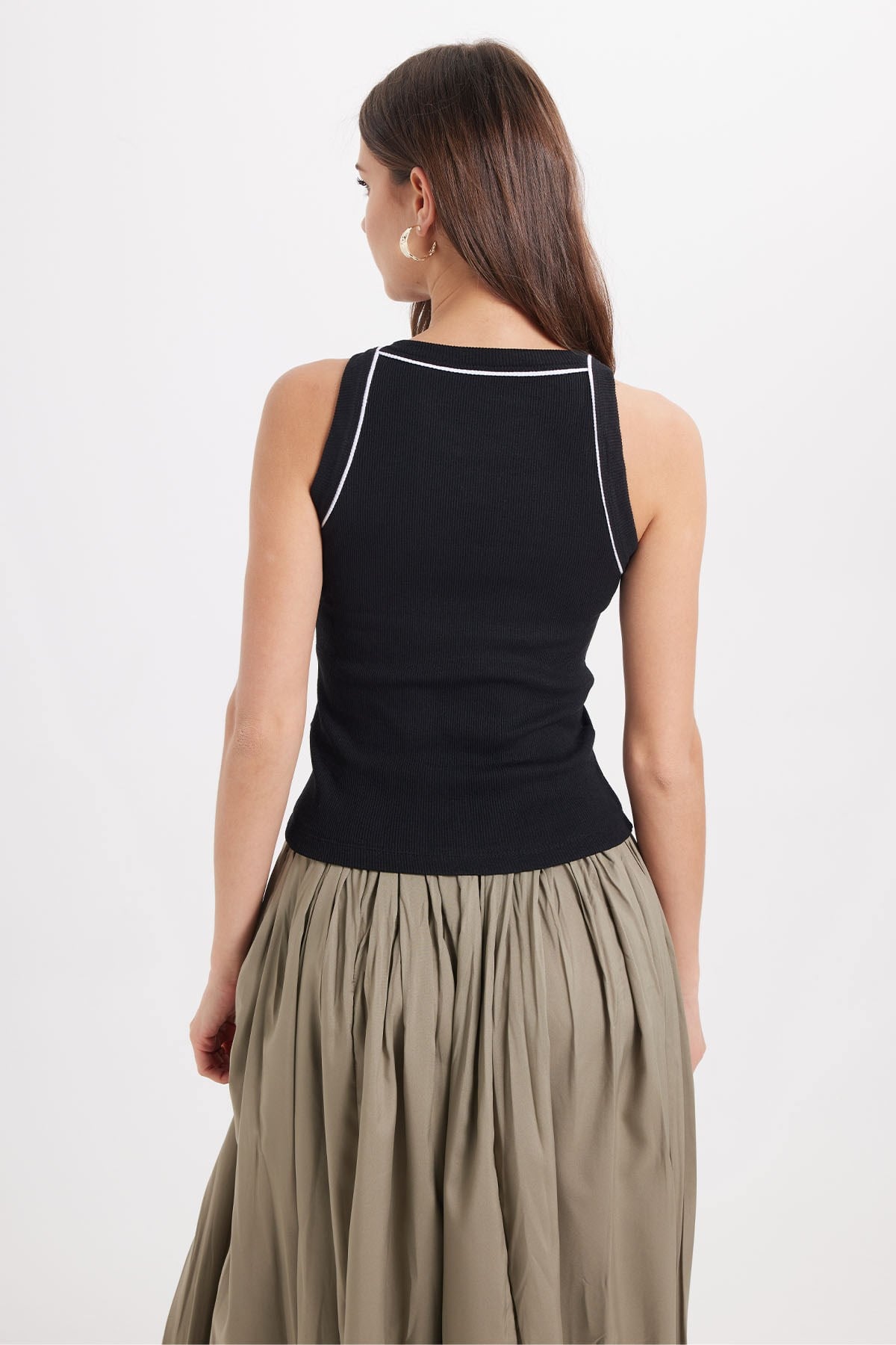 TUDORS Kadın Slim Fit Dar Kesim Pamuklu Askılı Bisiklet Yaka Biyeli Siyah Crop Atlet görsel 6