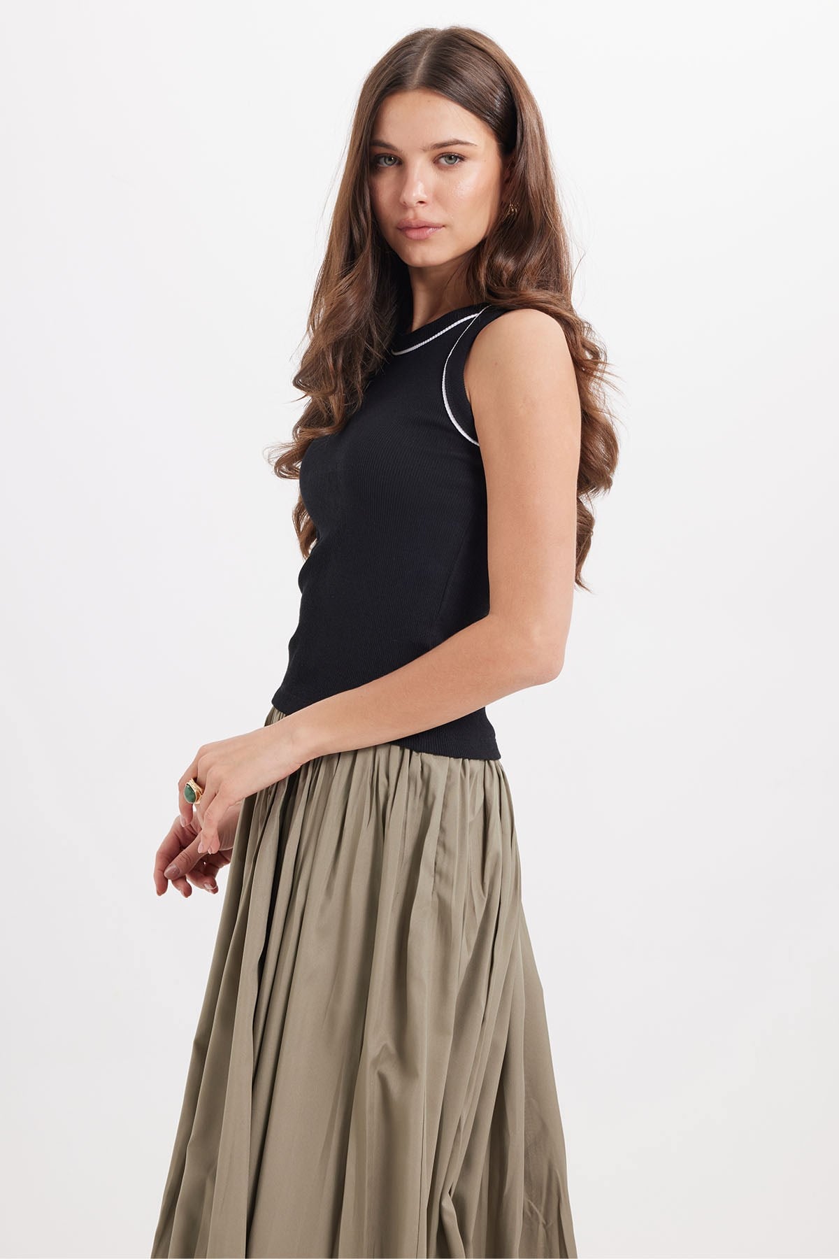 TUDORS Kadın Slim Fit Dar Kesim Pamuklu Askılı Bisiklet Yaka Biyeli Siyah Crop Atlet görsel 7