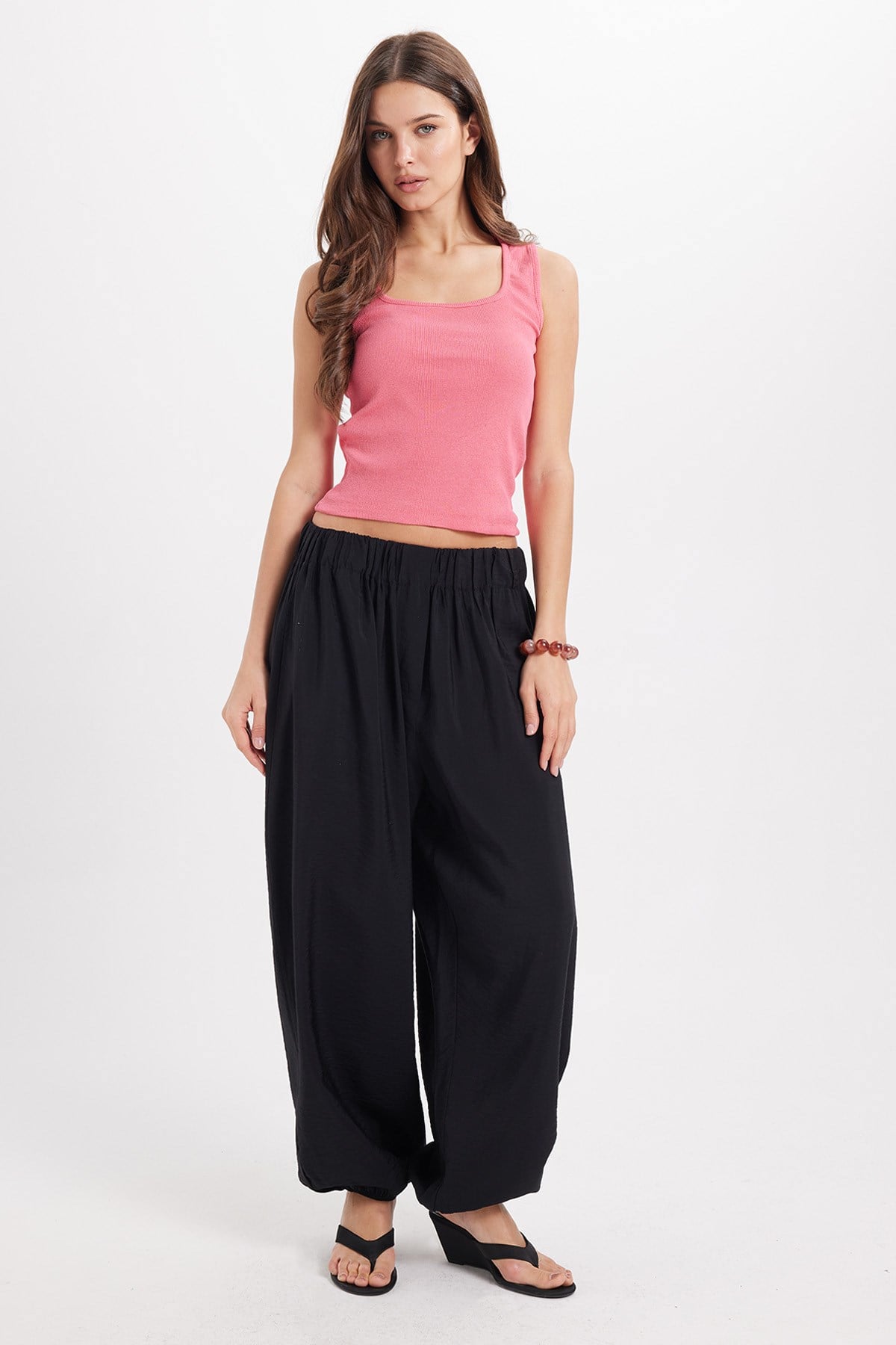 TUDORS Kadın Slim Fit Dar Kesim Askılı Kare Yaka Pamuklu Pembe Crop Atlet görsel 2