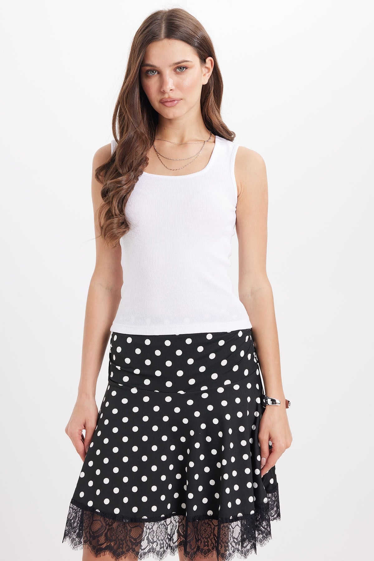 TUDORS Kadın Slim Fit Dar Kesim Askılı Kare Yaka Pamuklu Beyaz Crop Atlet görsel 4