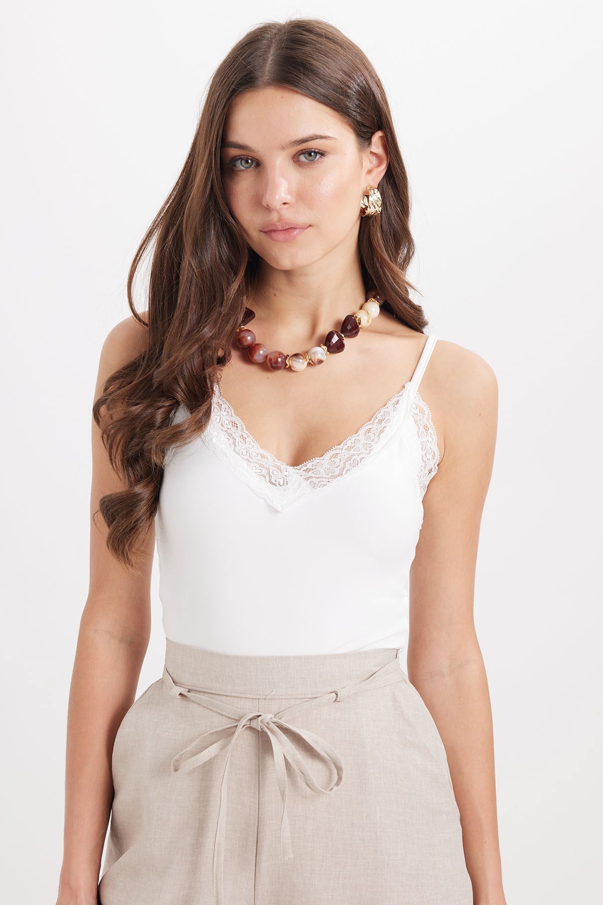 TUDORS Kadın Slim Fit Dar Kesim İnce Askılı Dantel Detaylı Elastanlı Ekru Crop Atlet
