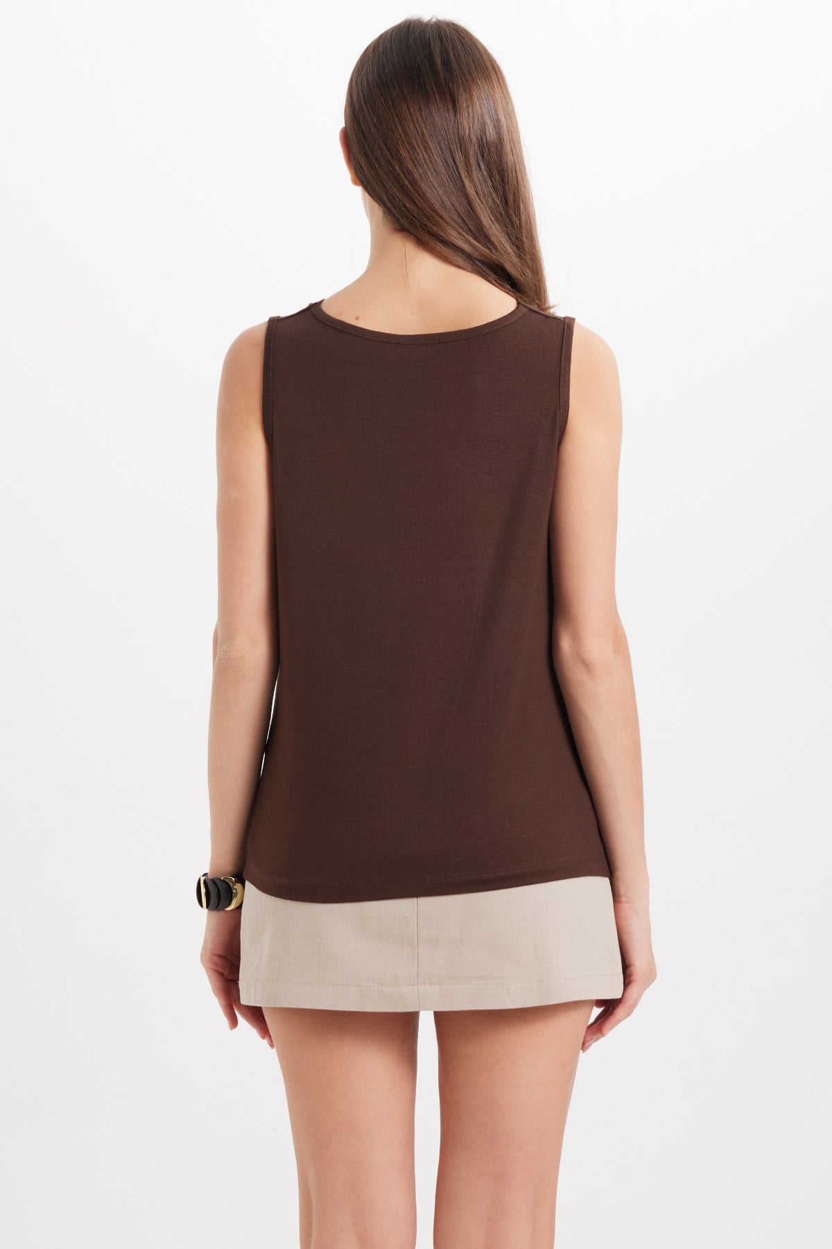 TUDORS Kadın Oversize Geniş Kesim Kolsuz Degaje Yaka Kahverengi Atlet görsel 7