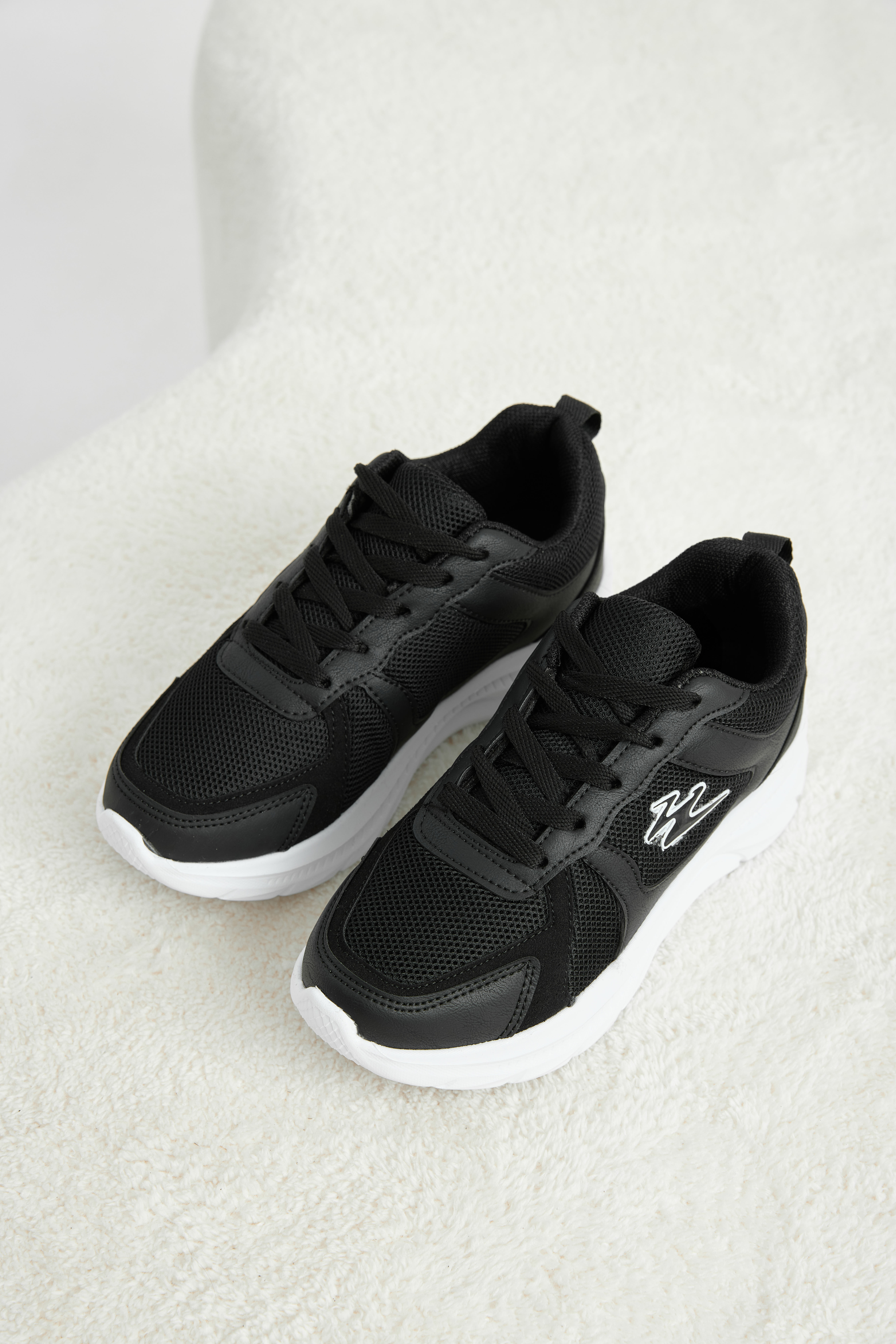 TONNY BLACK Kadın Siyah Beyaz Rahat Kalıp Faylon Tabanlı Sneaker